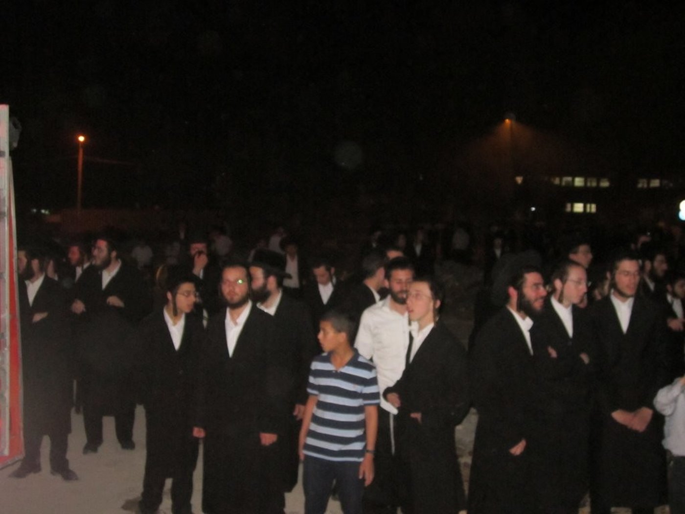 תיעוד: שריפה פרצה בסמוך לישיבה, הבחורים פונו