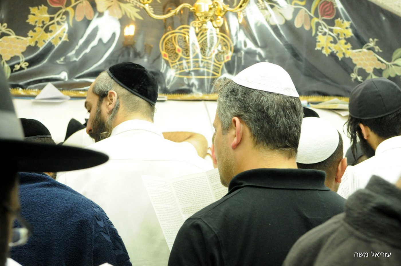 אלפים נוהרים לקבר שמואל הנביא בליווי כוחות משטרה