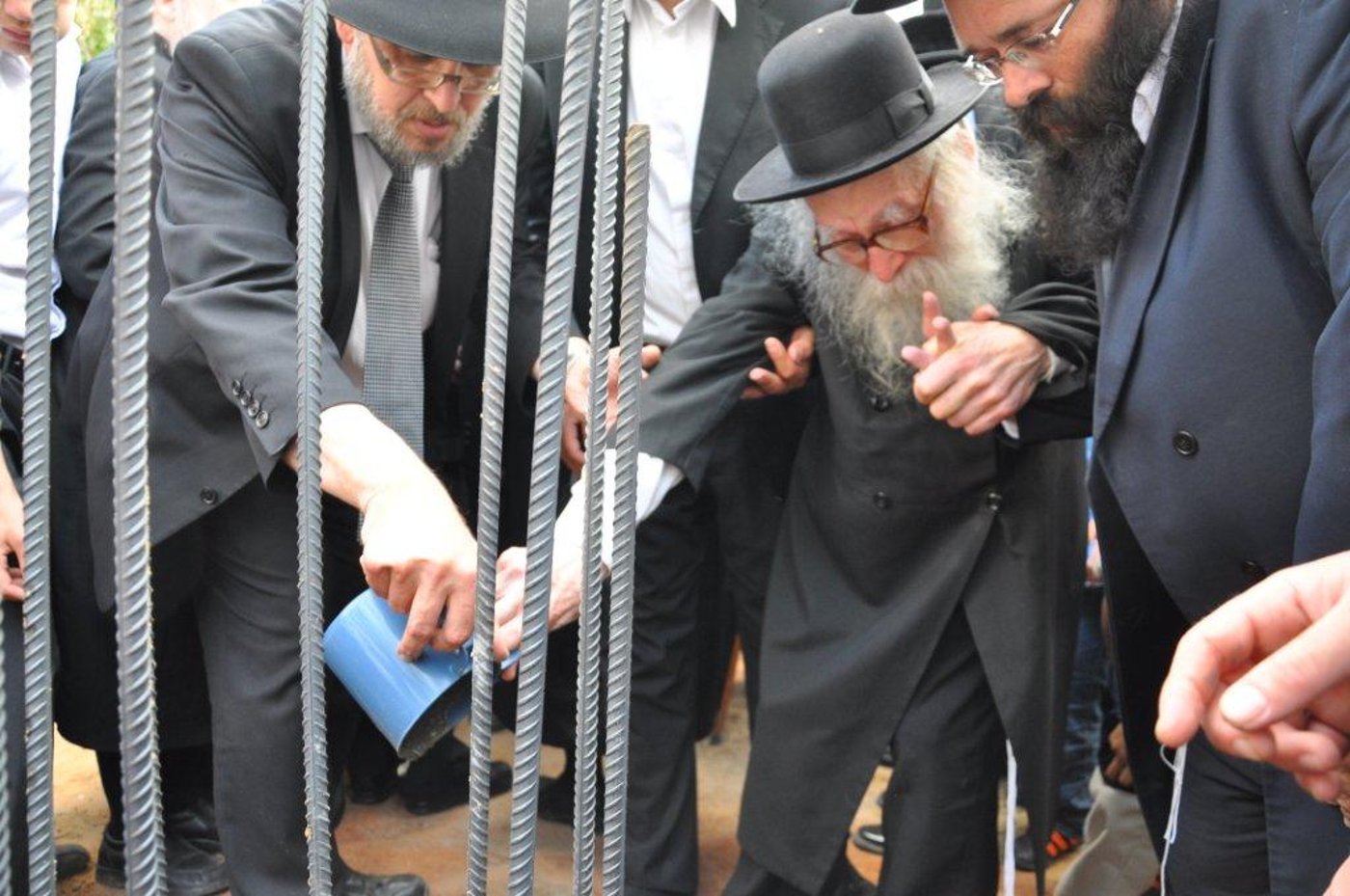 עמודי התווך של בני-ברק הניחו אבן פינה למקווה טהרה בעיר