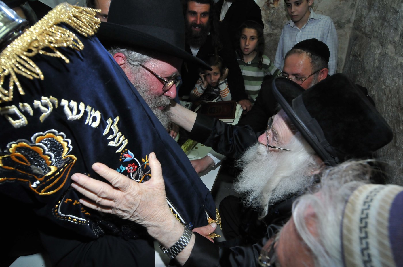 לראשונה מזה מאה שנה: הכנסת ספר תורה לקבר דוד המלך
