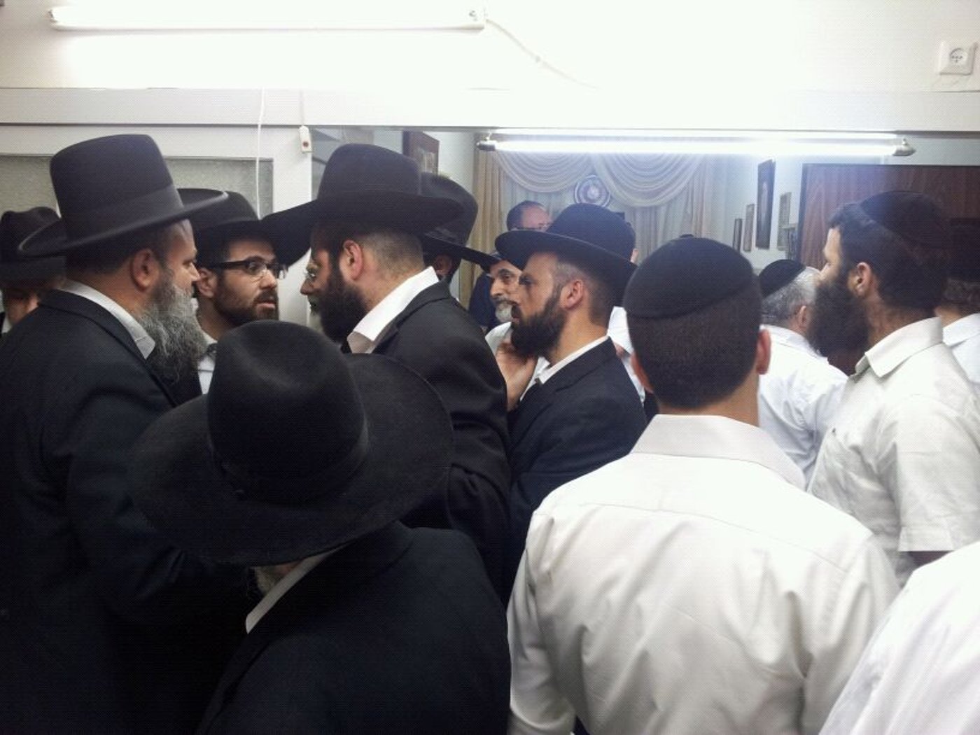 דרכו האחרונה של הרב יוסף זליכה > אלפים במסע הלוויה