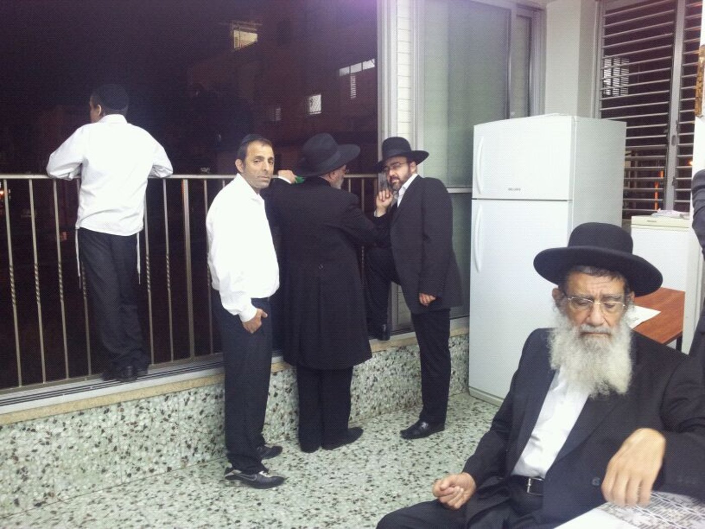 דרכו האחרונה של הרב יוסף זליכה > אלפים במסע הלוויה