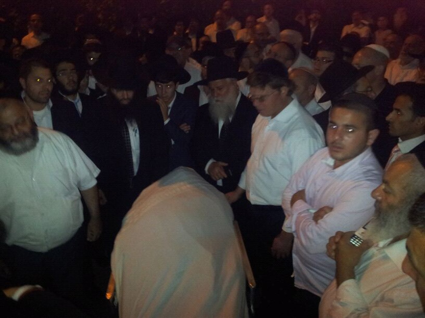 דרכו האחרונה של הרב יוסף זליכה > אלפים במסע הלוויה
