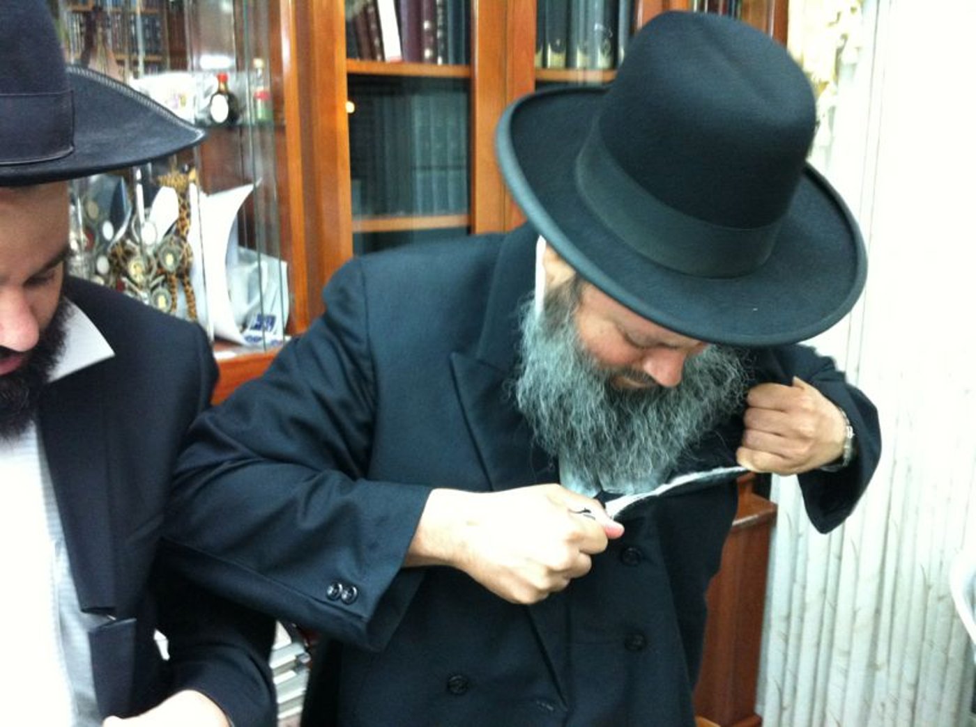 דרכו האחרונה של הרב יוסף זליכה > אלפים במסע הלוויה