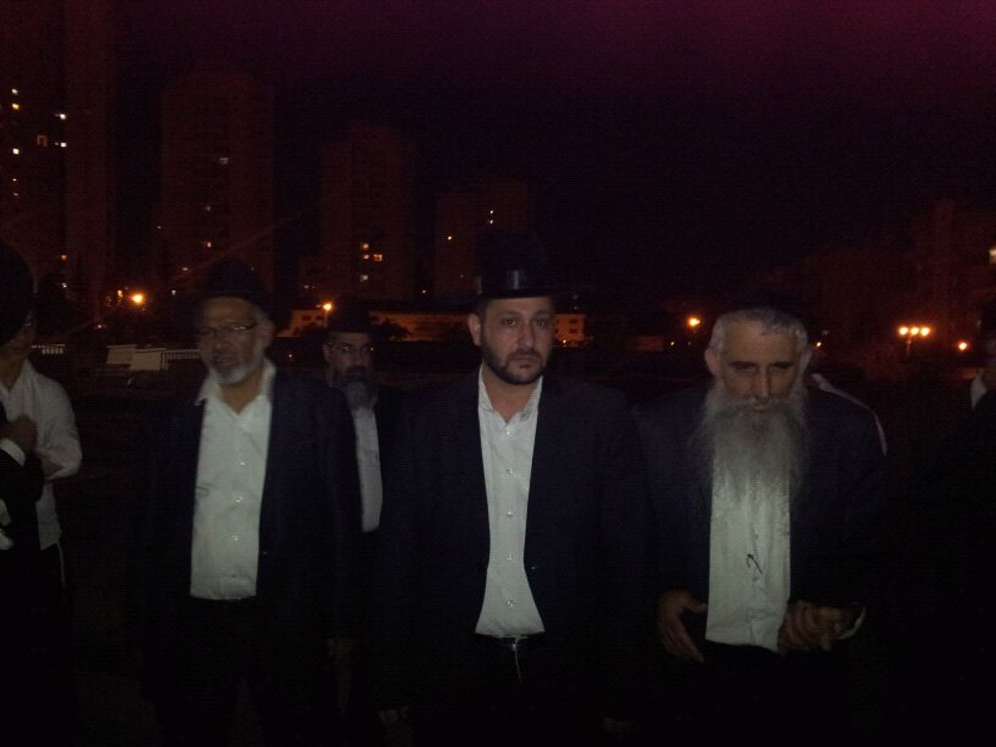 דרכו האחרונה של הרב יוסף זליכה > אלפים במסע הלוויה