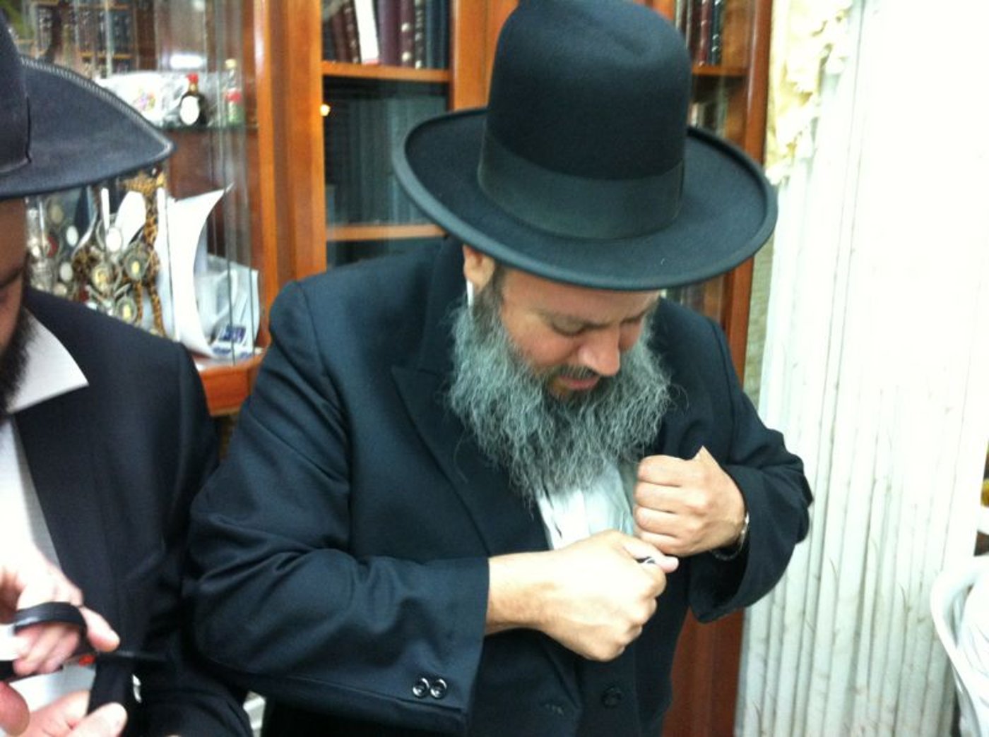 דרכו האחרונה של הרב יוסף זליכה > אלפים במסע הלוויה