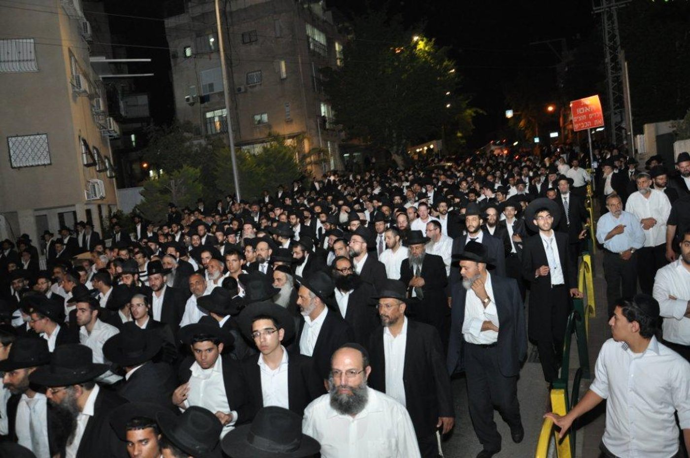 מסע אחרון: תושבי בני ברק ליוו למנוחות את הרב זליכה זצ"ל