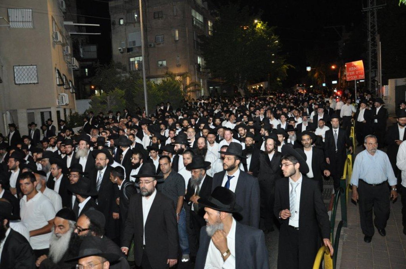מסע אחרון: תושבי בני ברק ליוו למנוחות את הרב זליכה זצ"ל