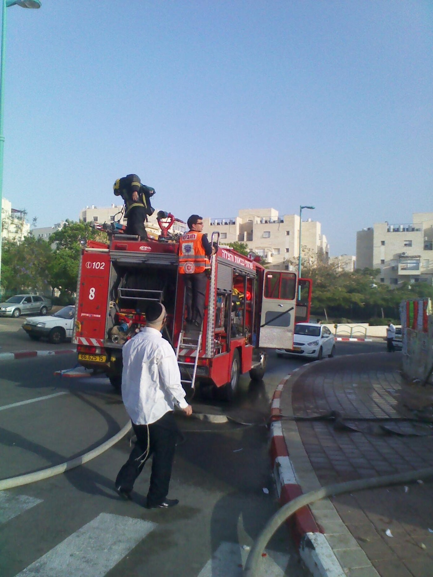 אלעד: בית הכנסת עלה באש, ספרי התורה חולצו בנס