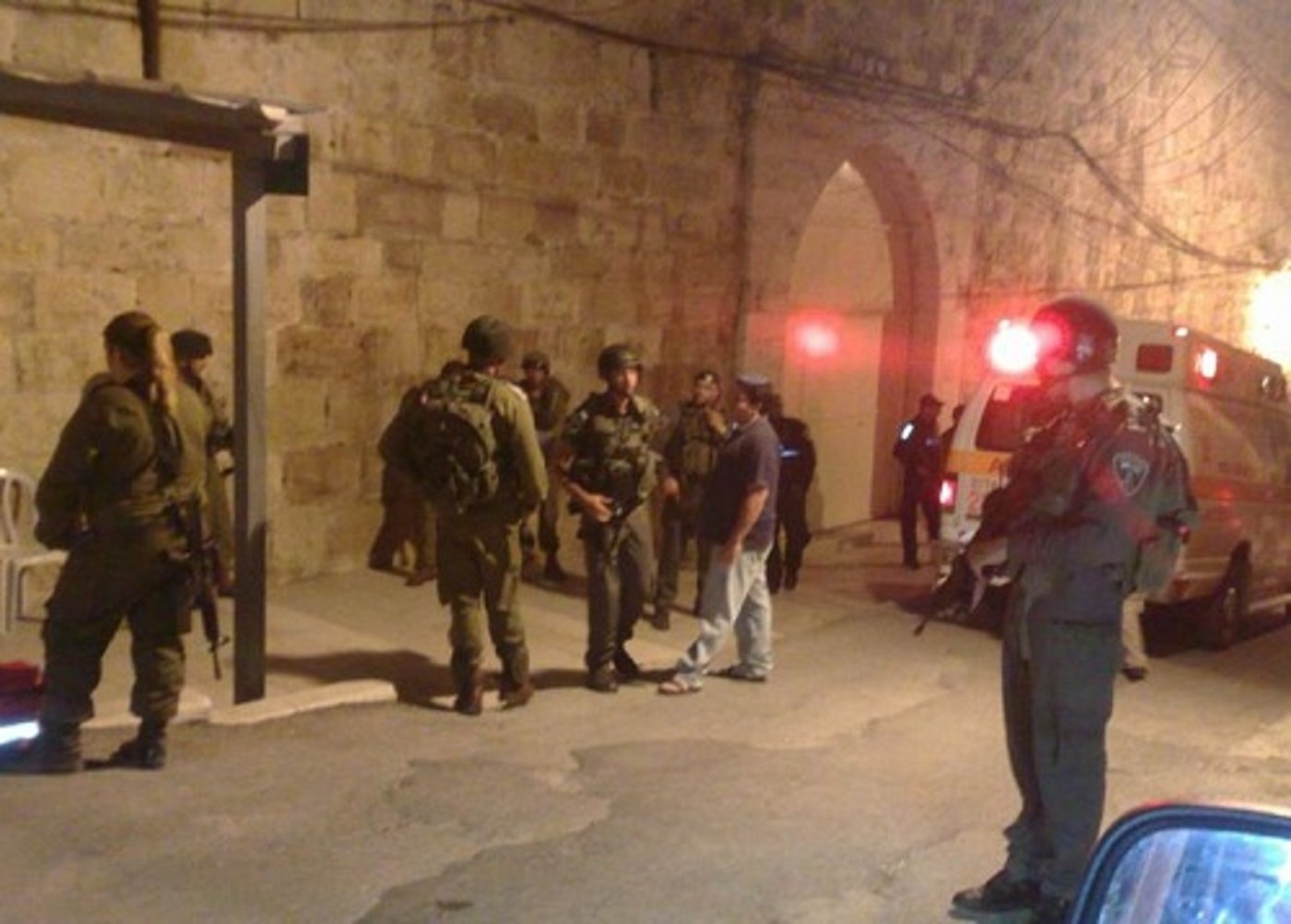 פיגוע בחברון: מחבל דקר שוטר ונורה