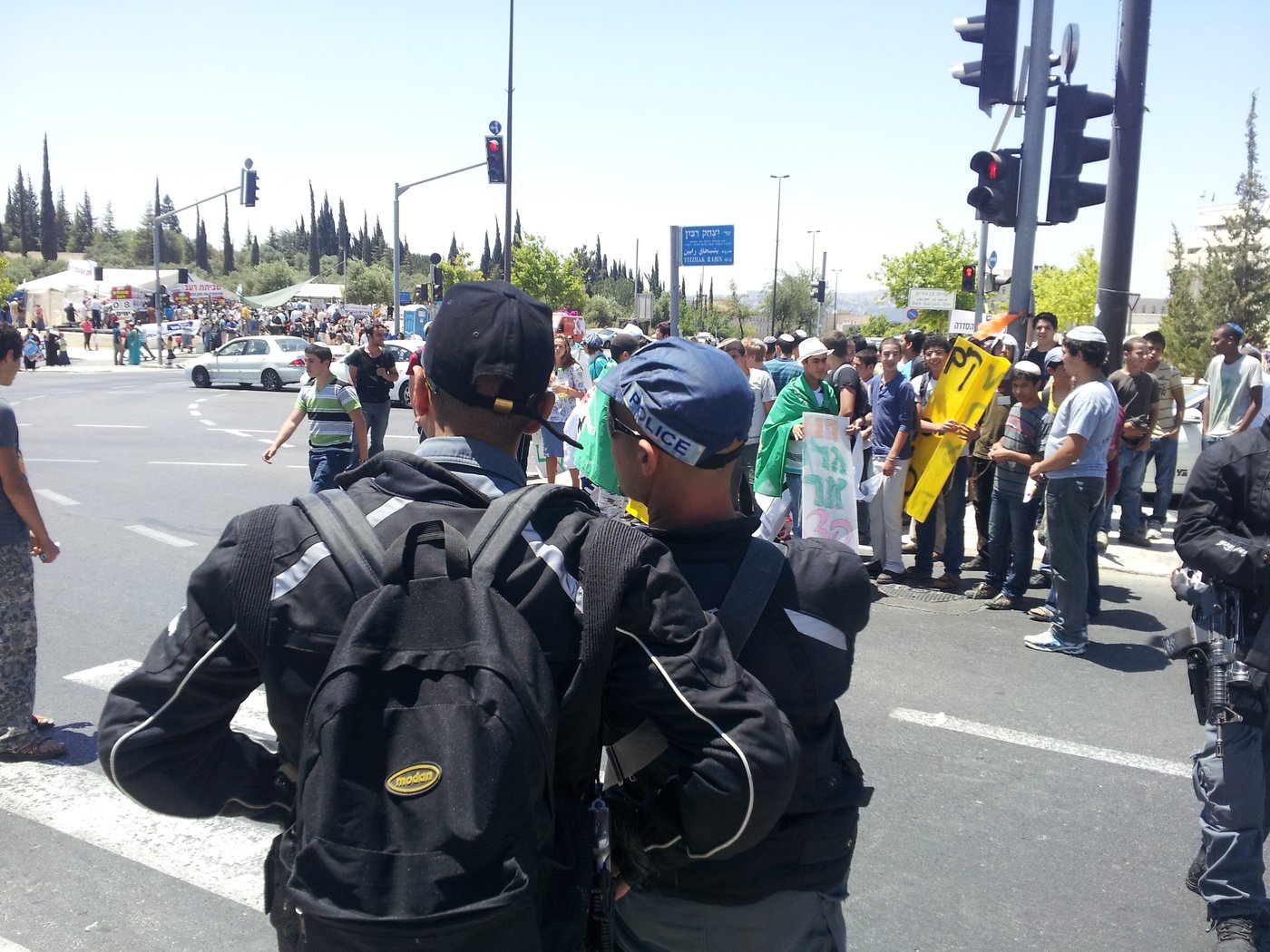 המאבק על חוק ההסדרה: מתנחלים חוסמים כבישים
