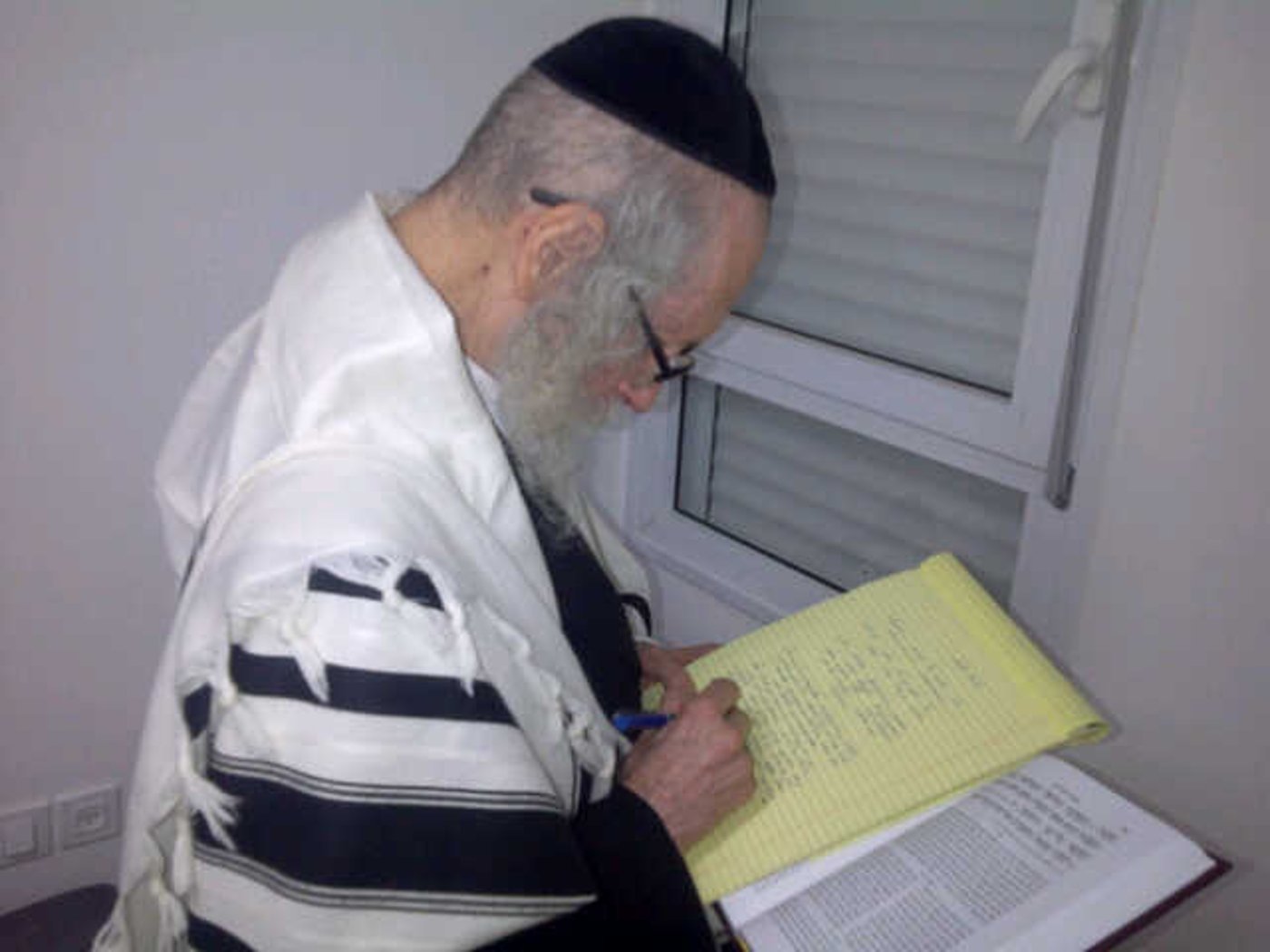 הרב ברלנד בעת כתיבת המכתב
