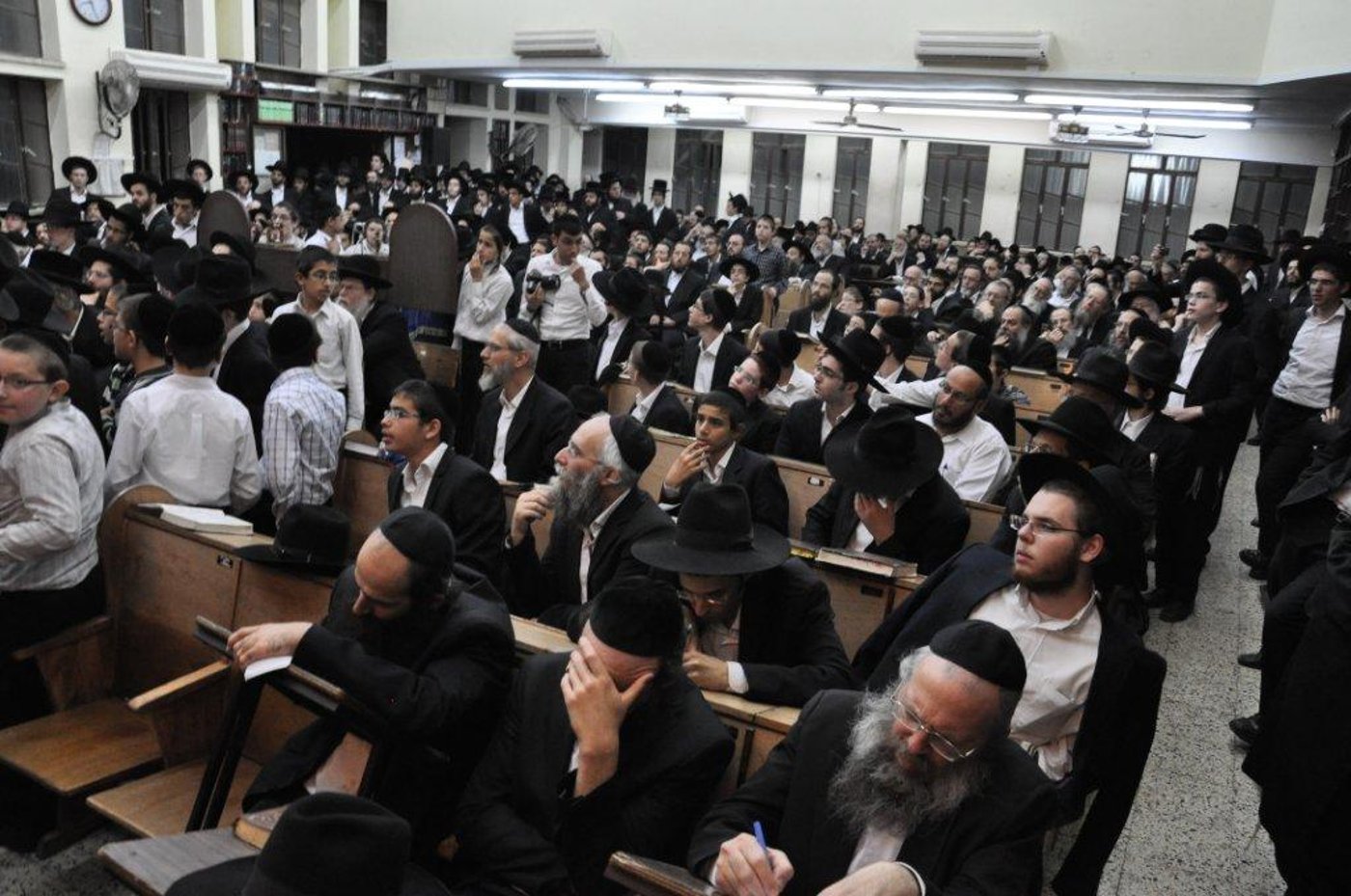 שנה לפטירת ראש-הישיבה: גדולי ישראל בעצרת מספד