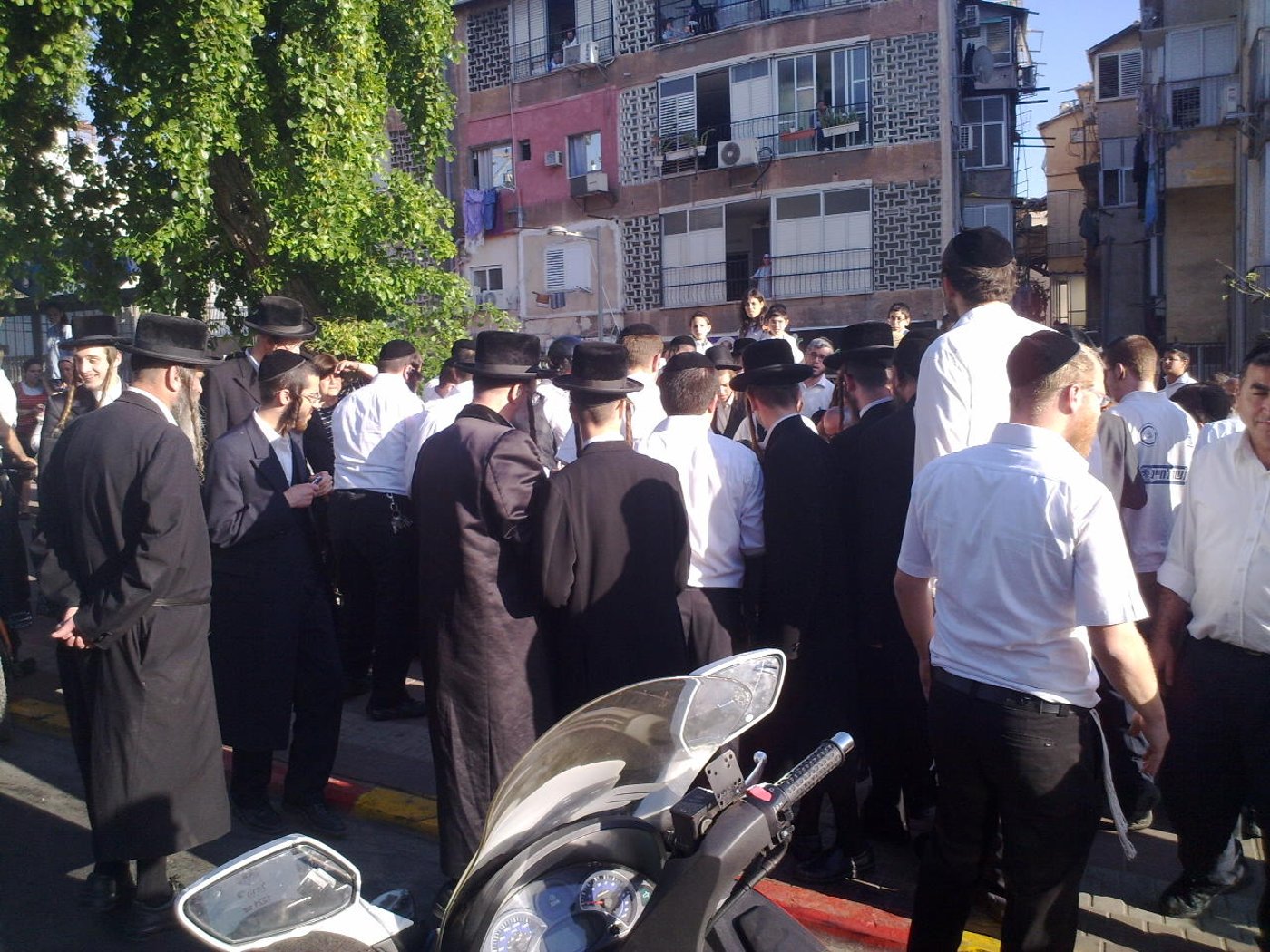 מהומה בבני-ברק: ניסה לתקוף עוברים ושבים ונלכד