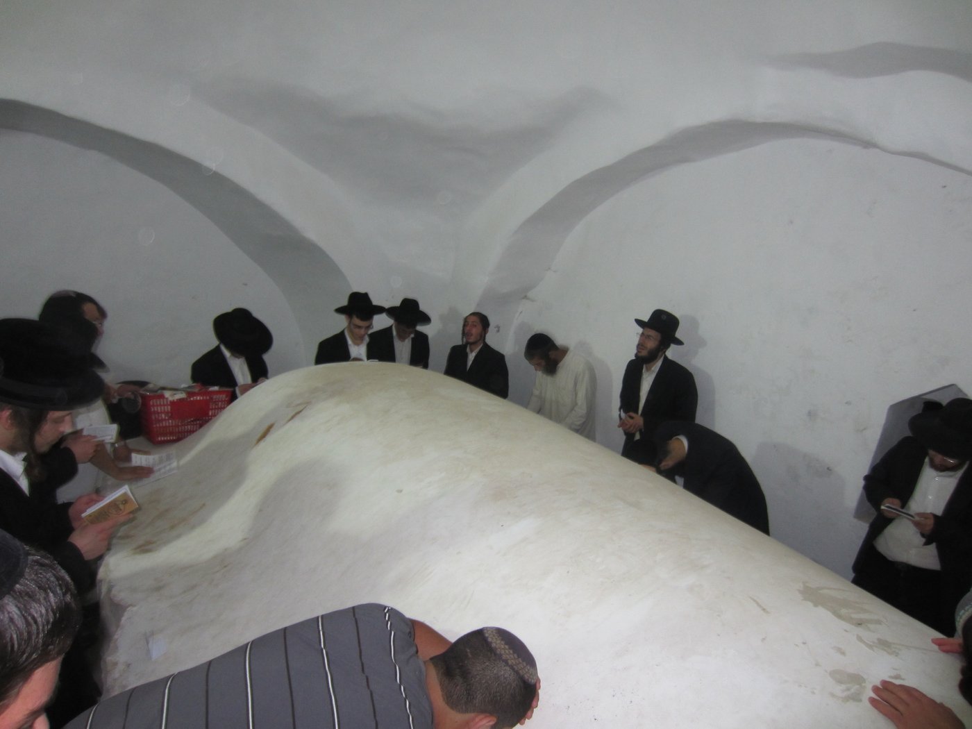 פחד באישון ליל: כך חודרים מאות מתפללים לכפר ערבי