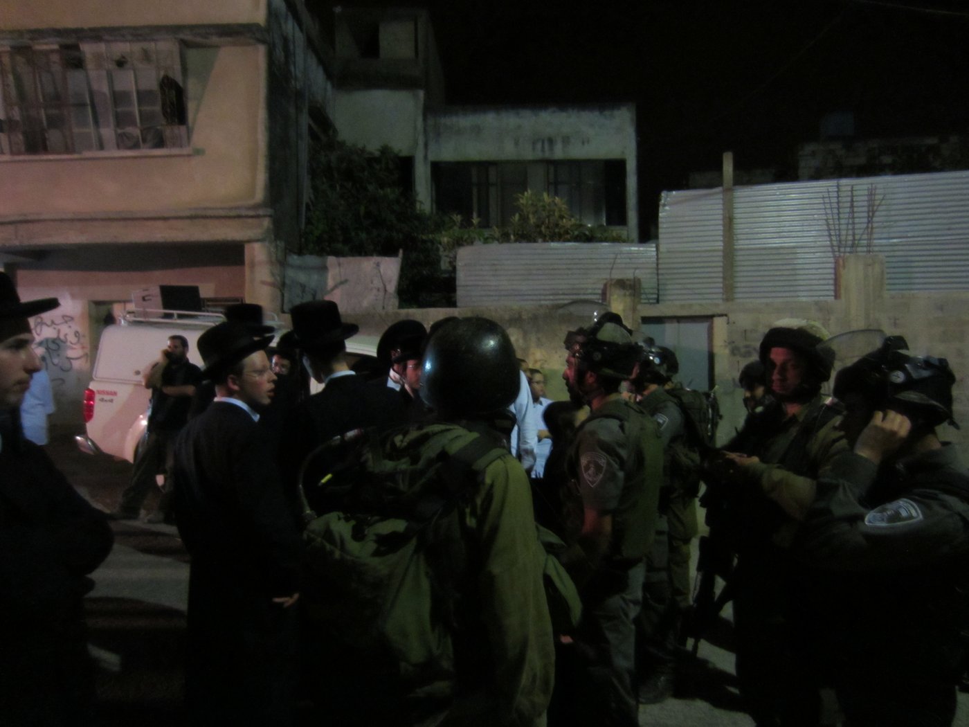 פחד באישון ליל: כך חודרים מאות מתפללים לכפר ערבי