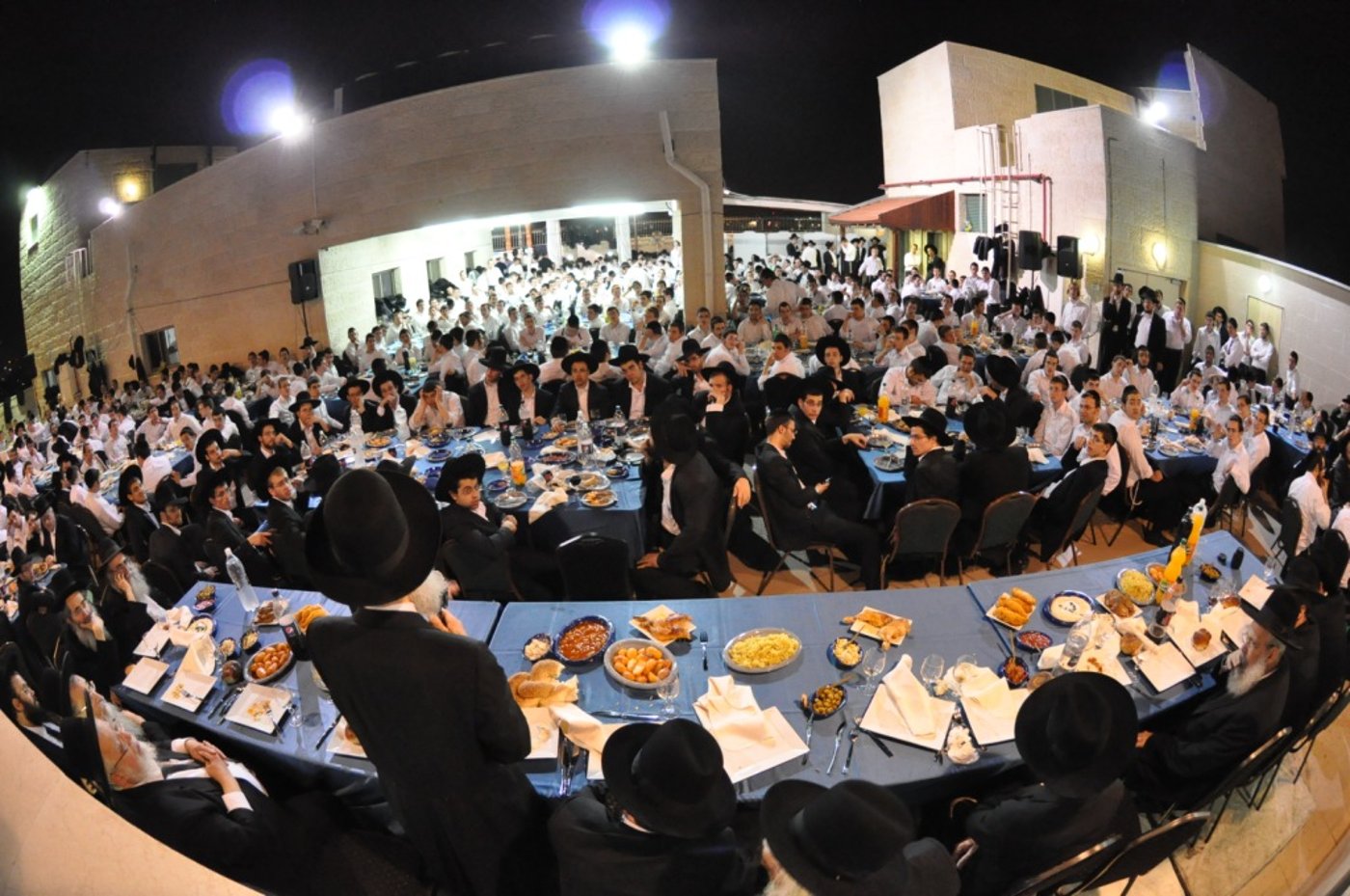 תיעוד מרהיב: השמחה של תלמידי פוניבז'