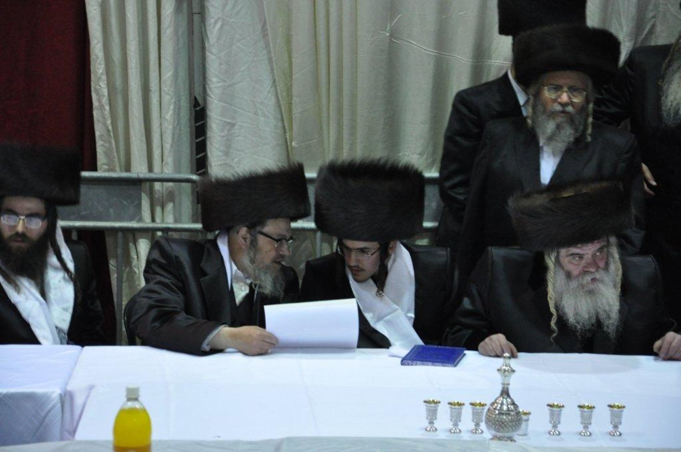 ‏‏שמחת החתונה בחצר קרעטשינף ירושלים / גלריה