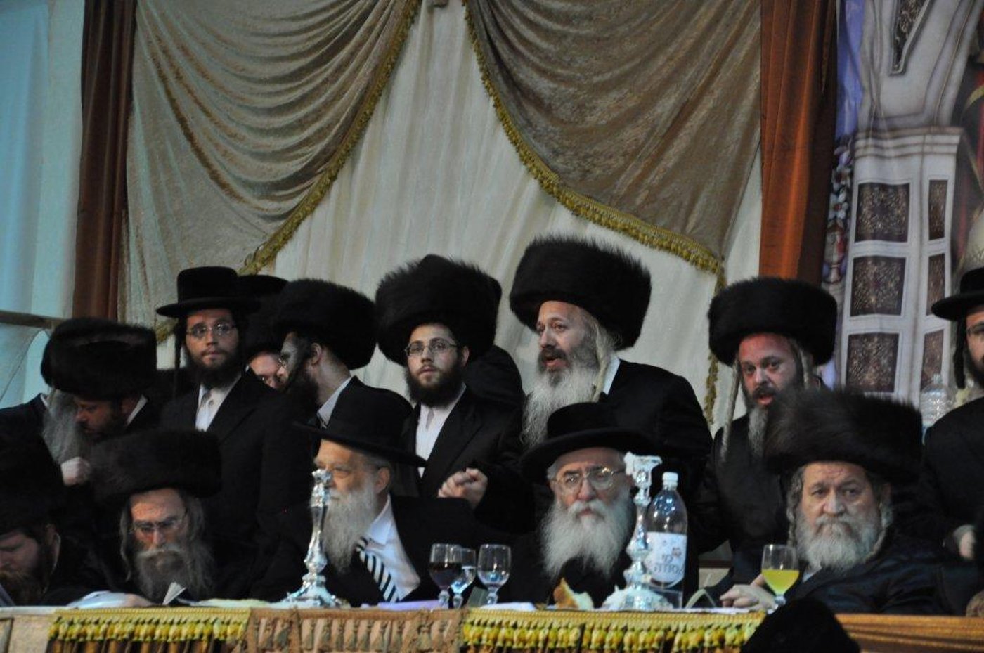 ‏‏שמחת החתונה בחצר קרעטשינף ירושלים / גלריה