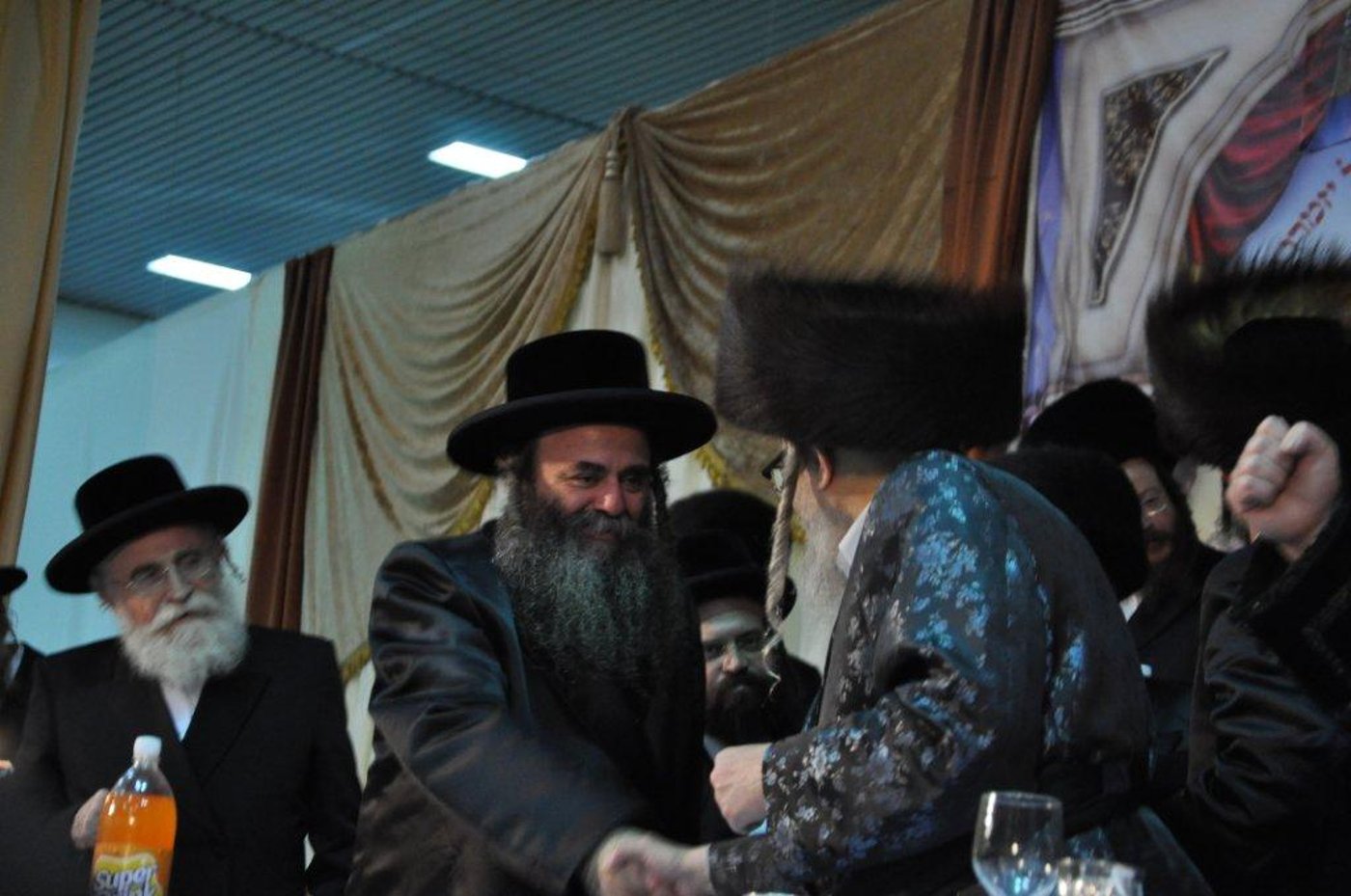 ‏‏שמחת החתונה בחצר קרעטשינף ירושלים / גלריה