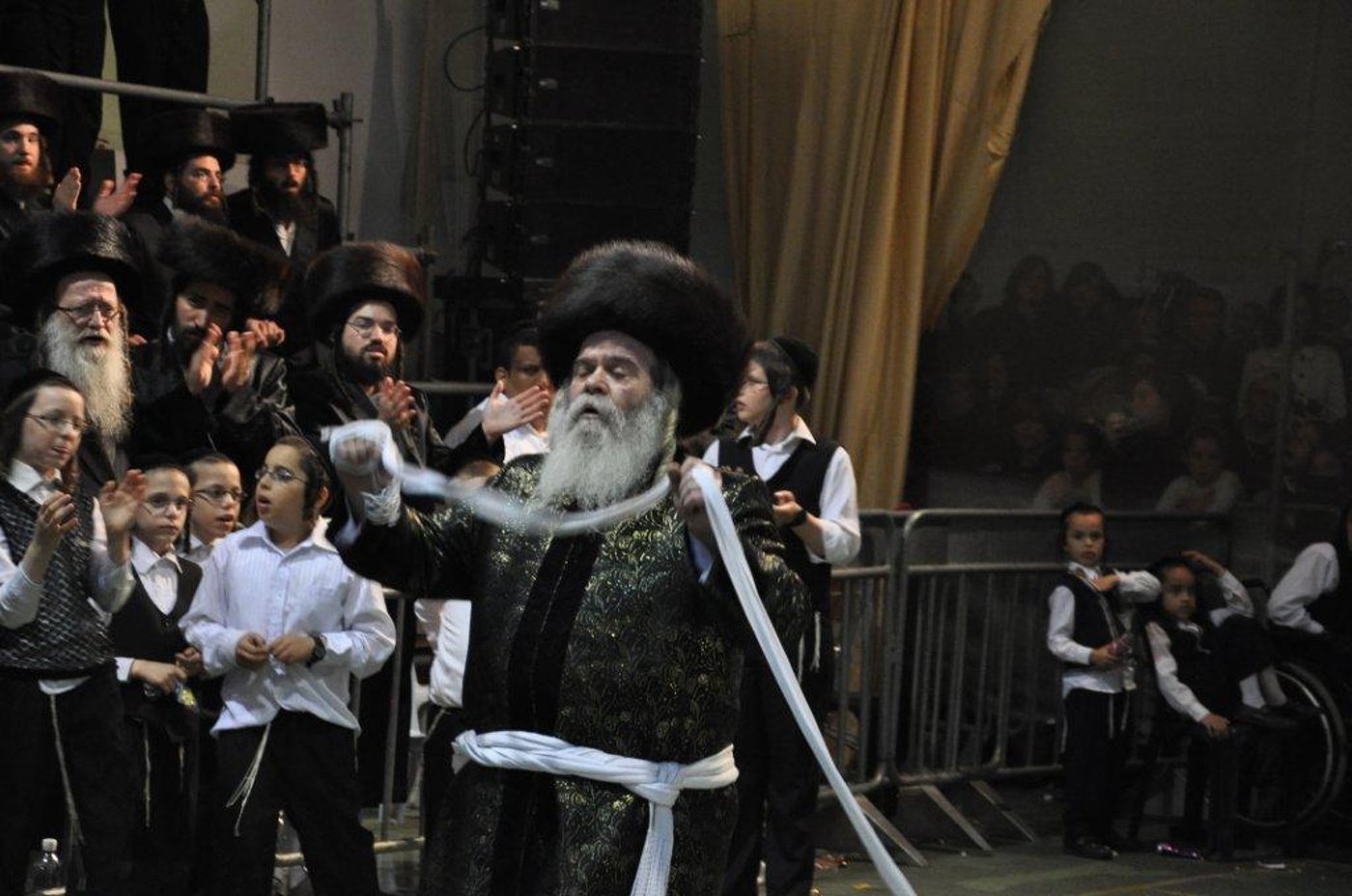 ‏‏שמחת החתונה בחצר קרעטשינף ירושלים / גלריה