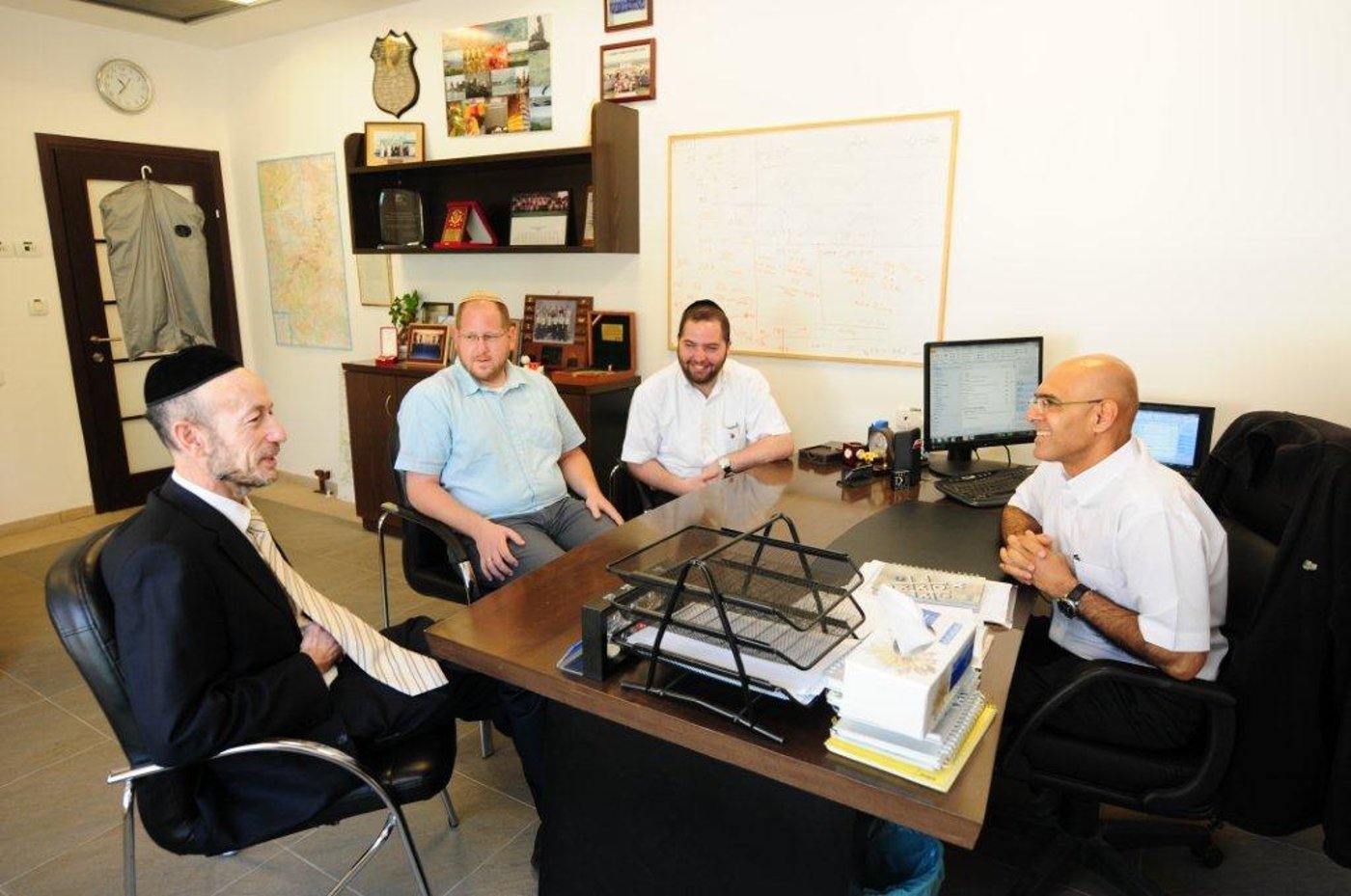 ח"כ מקלב על נוסעי ה'רכבת הקלה': "תמימים וישרי דרך"