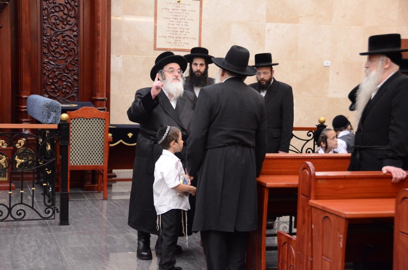 האדמו"ר מויז'ניץ למוישי הולצברג: "תמשיך בדרכי הוריך"
