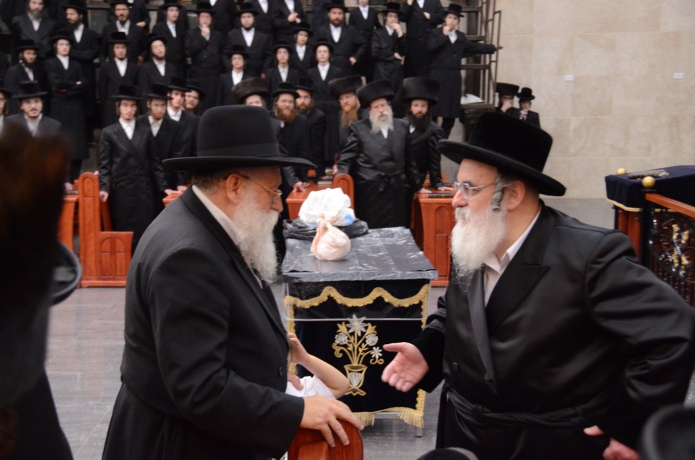 האדמו"ר מויז'ניץ למוישי הולצברג: "תמשיך בדרכי הוריך"
