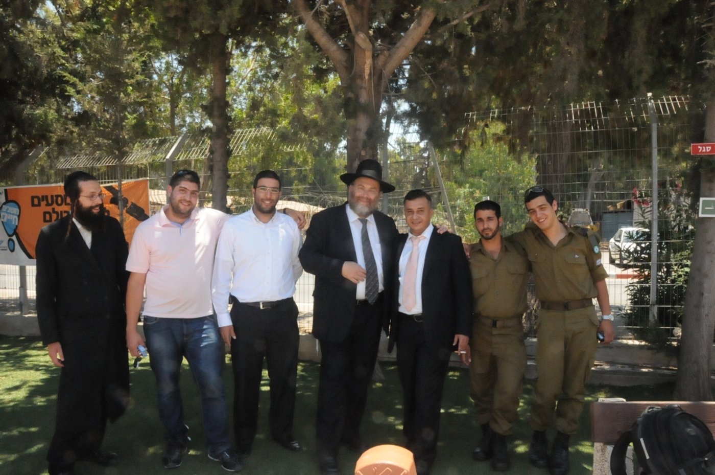 יום עיון לחיילים החרדים; הופעה מוזיקלית והרצאות