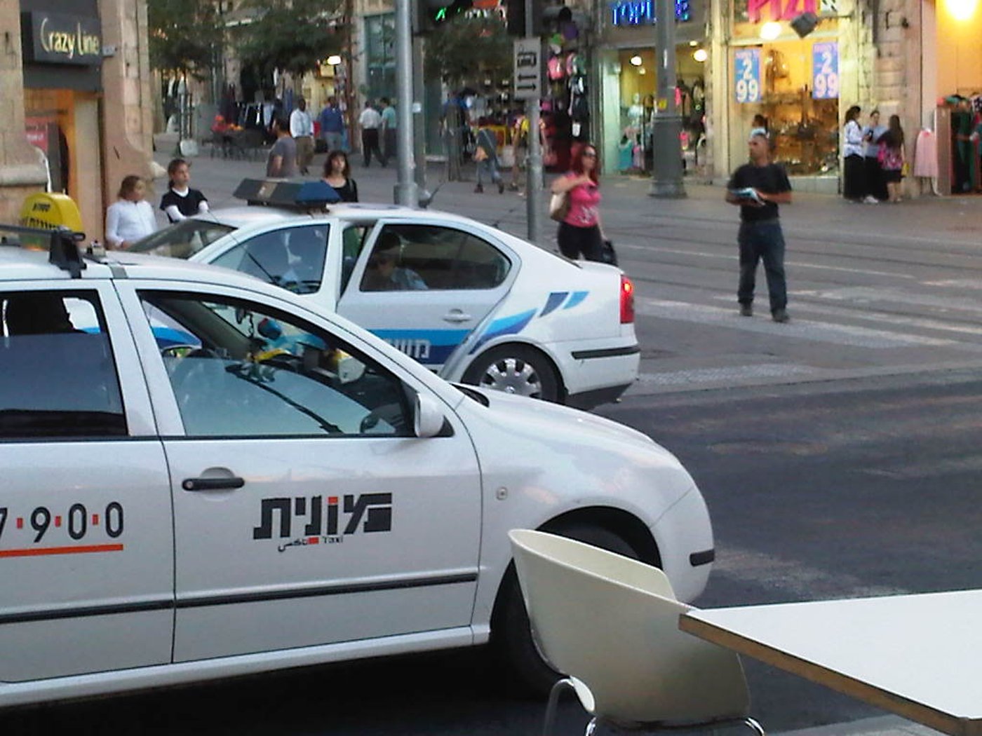 פקחי 'הרכבת הקלה' בירושלים היכו נוסע שצילם אותם - ונעצרו