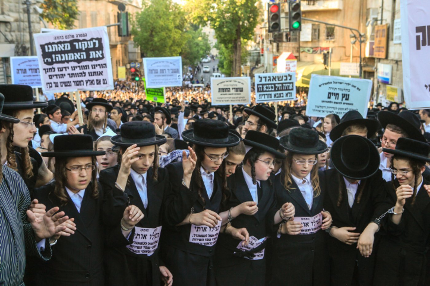 "נמות כיהודים ולא נתגייס" ● מחאת הילדים, תיעוד מיוחד