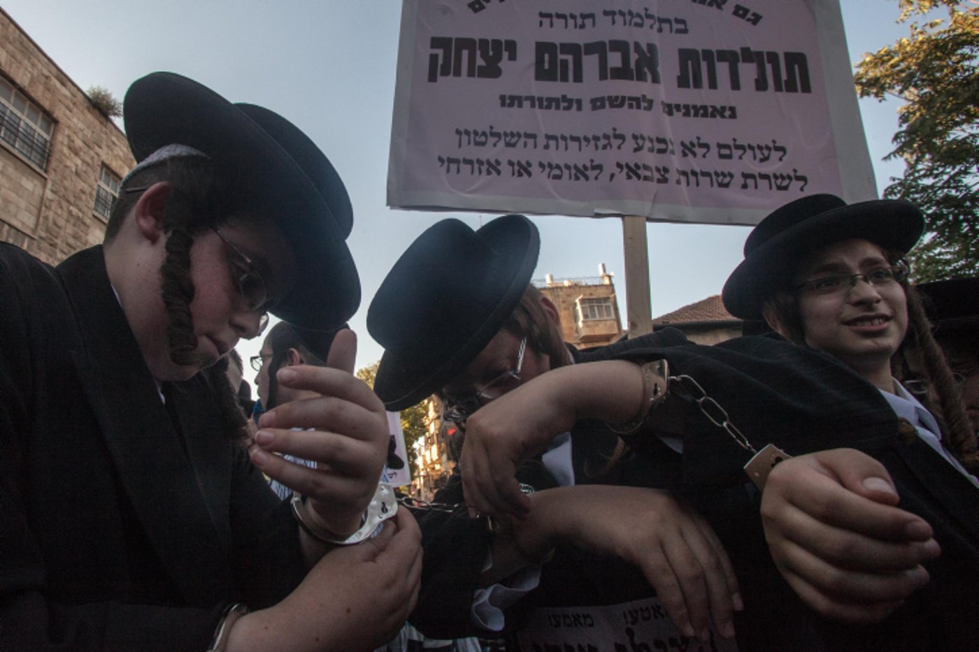 "נמות כיהודים ולא נתגייס" ● מחאת הילדים, תיעוד מיוחד