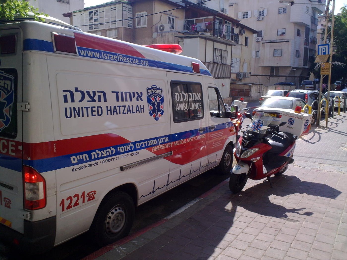 כמעט אסון בבני-ברק: פעוטה ננעלה ברכב