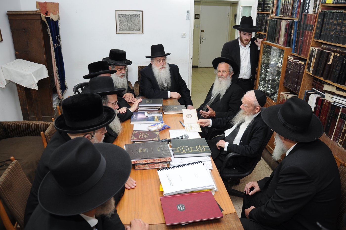 תיעוד: גדולי ישראל מוזמנים למעמד סיום הש"ס בירושלים