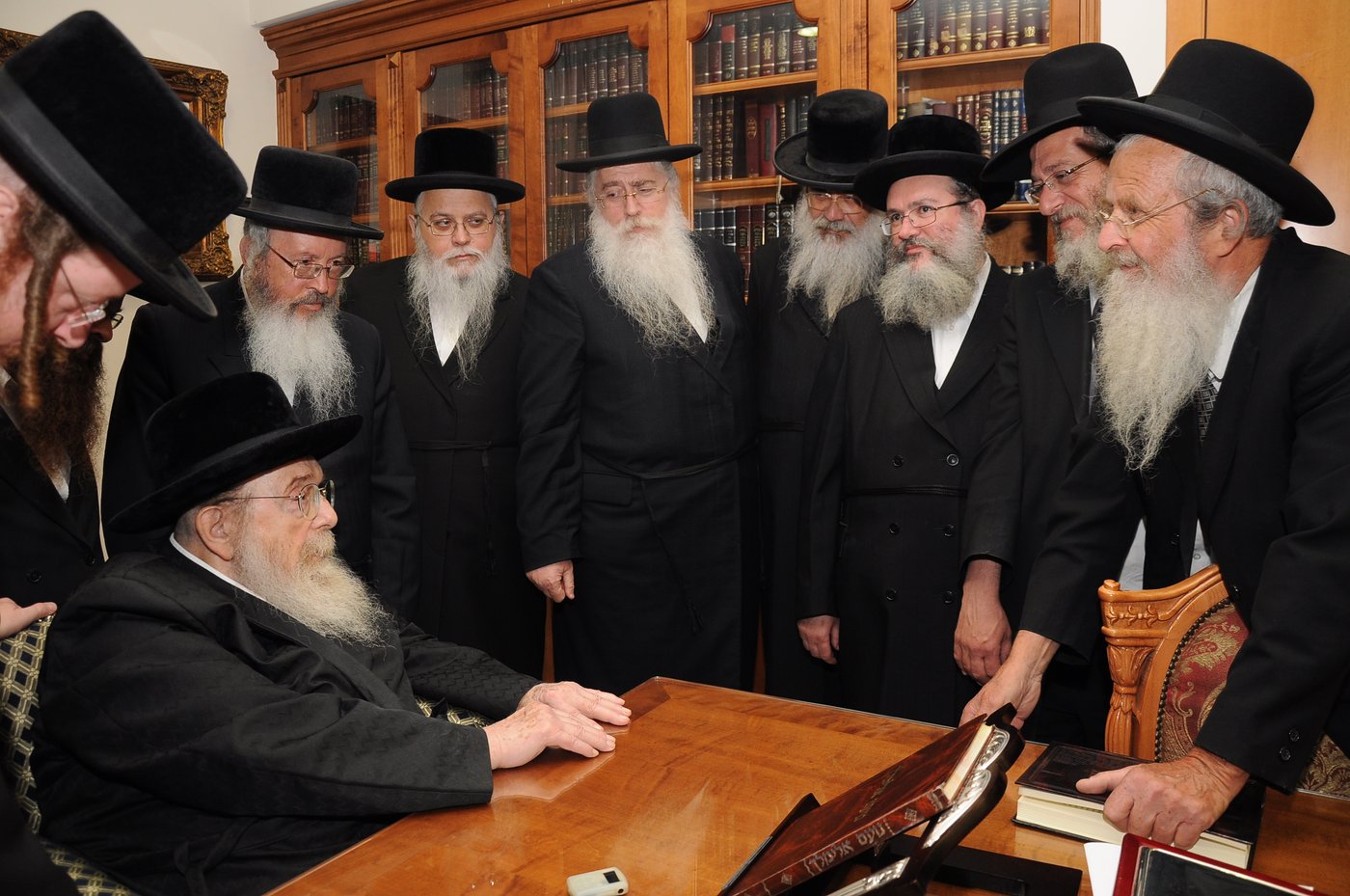 תיעוד: גדולי ישראל מוזמנים למעמד סיום הש"ס בירושלים