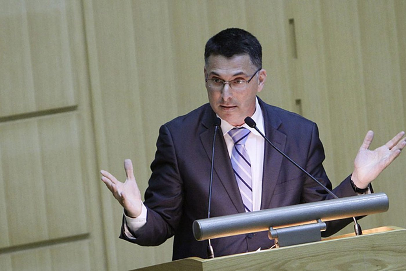 גדעון סער מגלה: אני לא קורא את 'הפלס', רק את 'העדה'