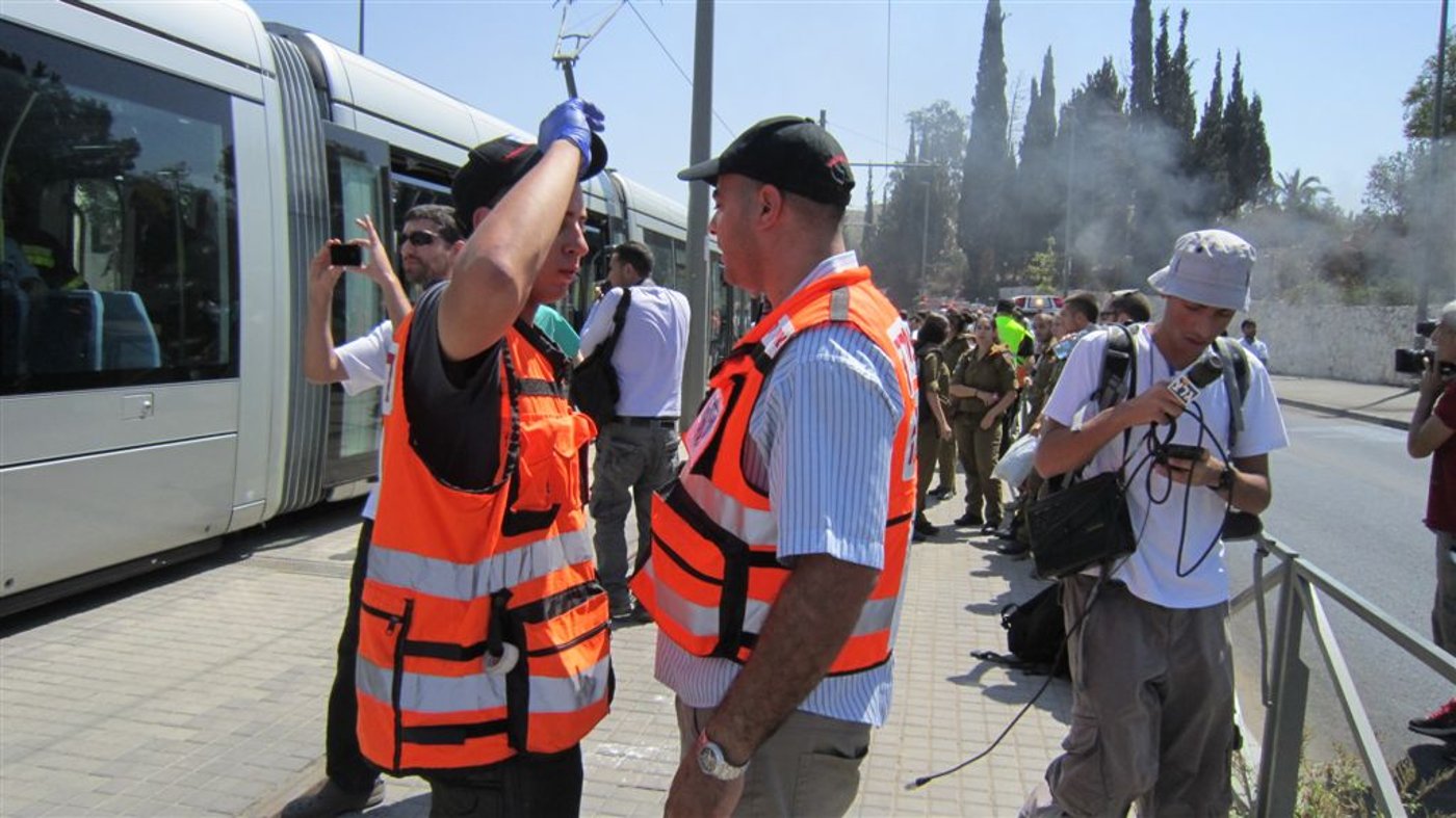 צפו: כך מתמודדים עם פיגוע ברכבת הקלה