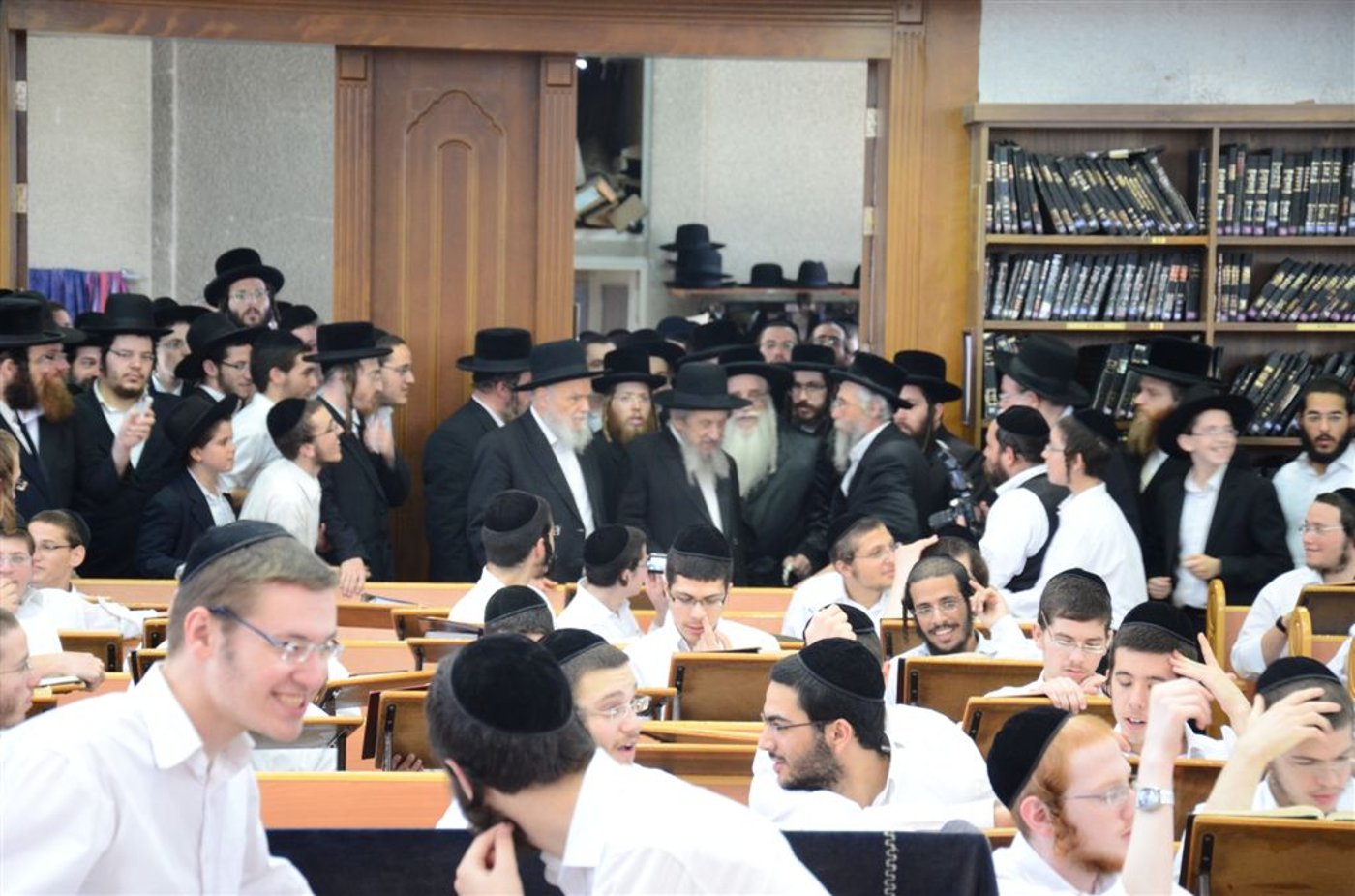 ראשי הישיבה הזמינו והאדמו"ר מצאנז ביקר בהיכל ישיבת סלבודקא