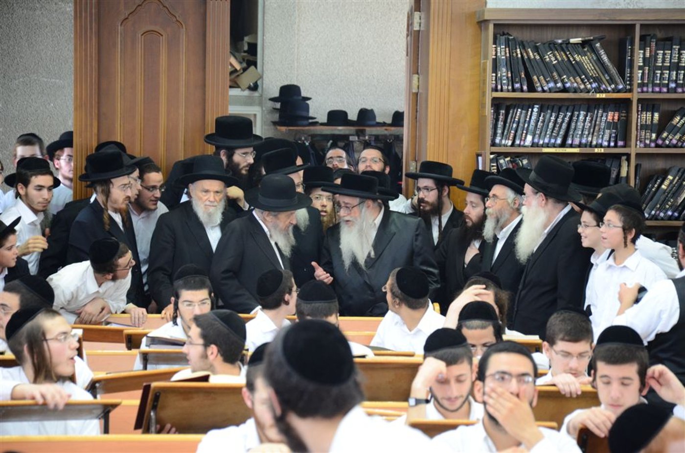 ראשי הישיבה הזמינו והאדמו"ר מצאנז ביקר בהיכל ישיבת סלבודקא