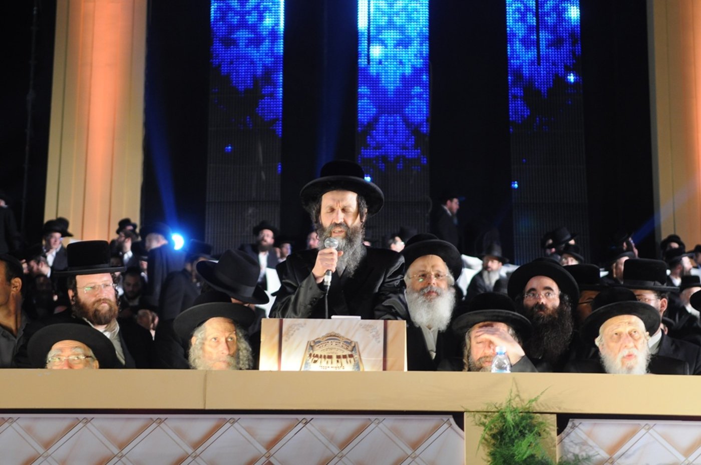 רבבות לומדי התורה במעמד סיום הש"ס בירושלים • גלריה