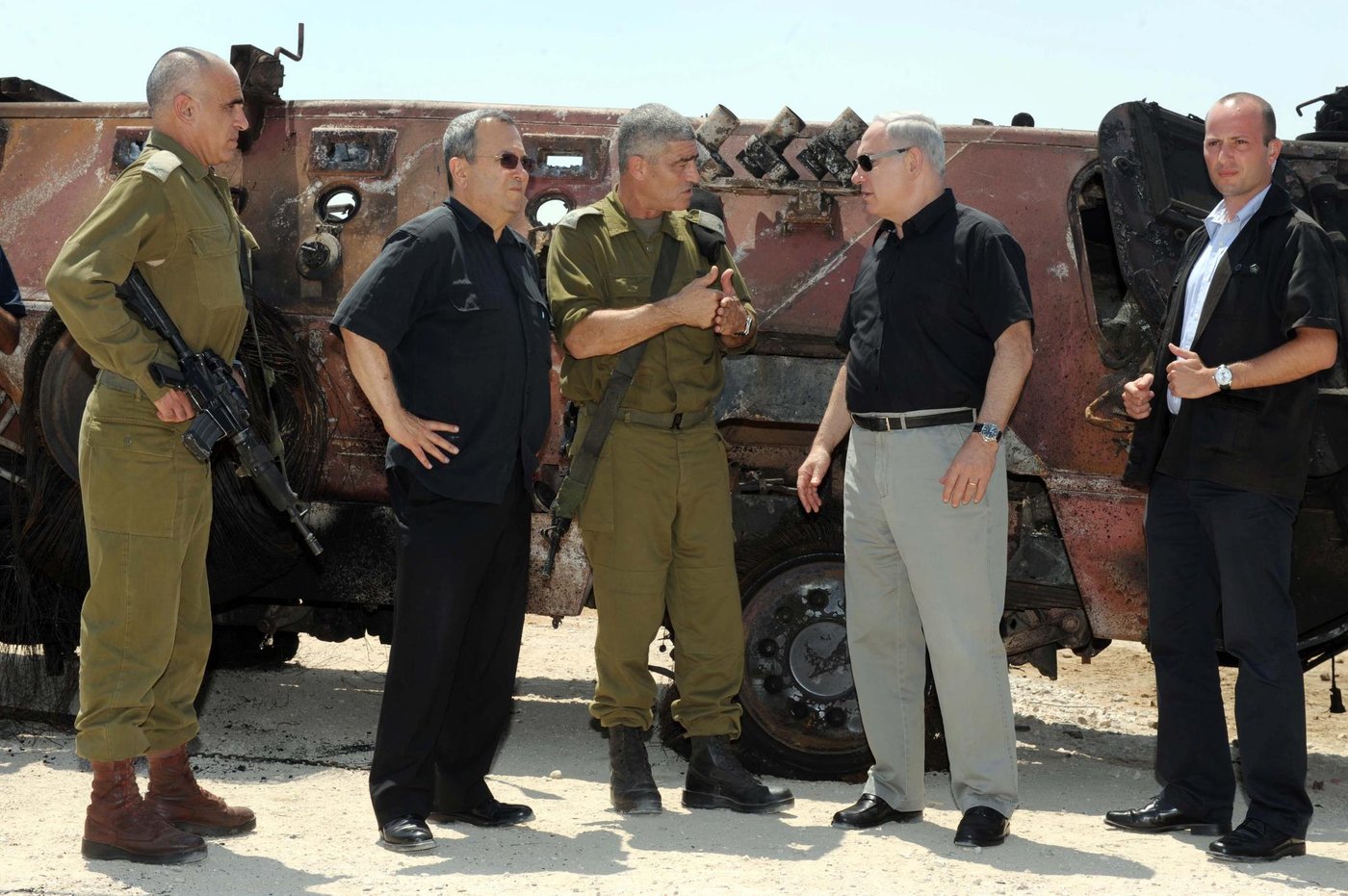 תיעוד: ראש הממשלה נתניהו ושר הביטחון ברק סיירו בזירת האירוע