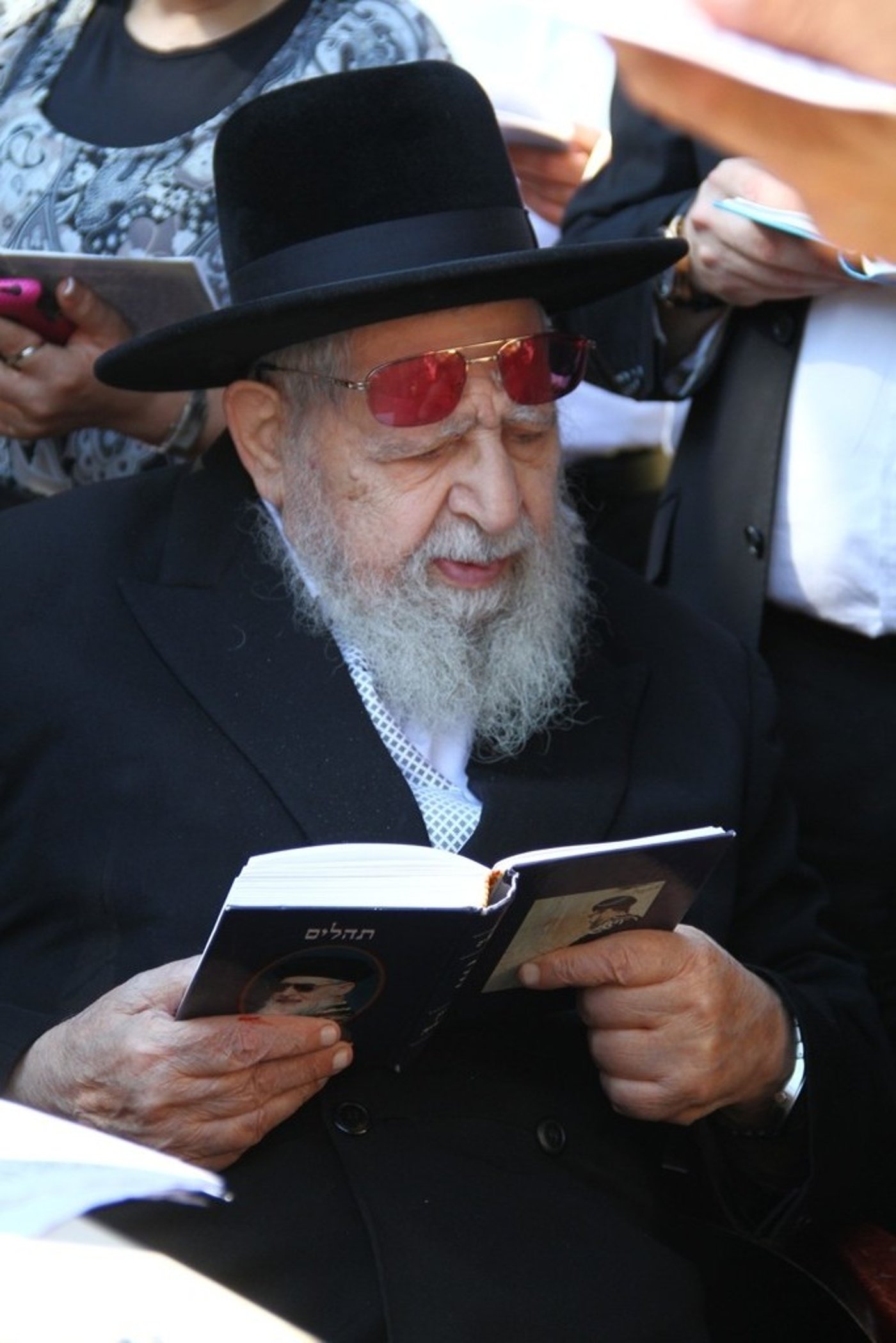 הגר"ע והחתך בידו הימנית, הבוקר.