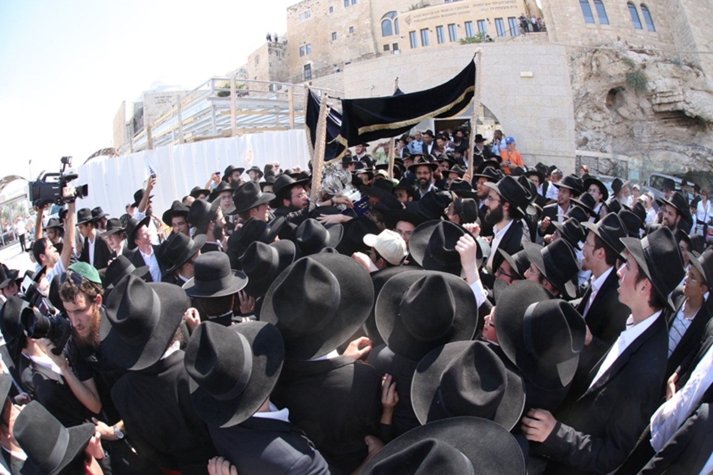 מעל רבבה חגגו בירושלים עם ספר-התורה לילדי ישראל
