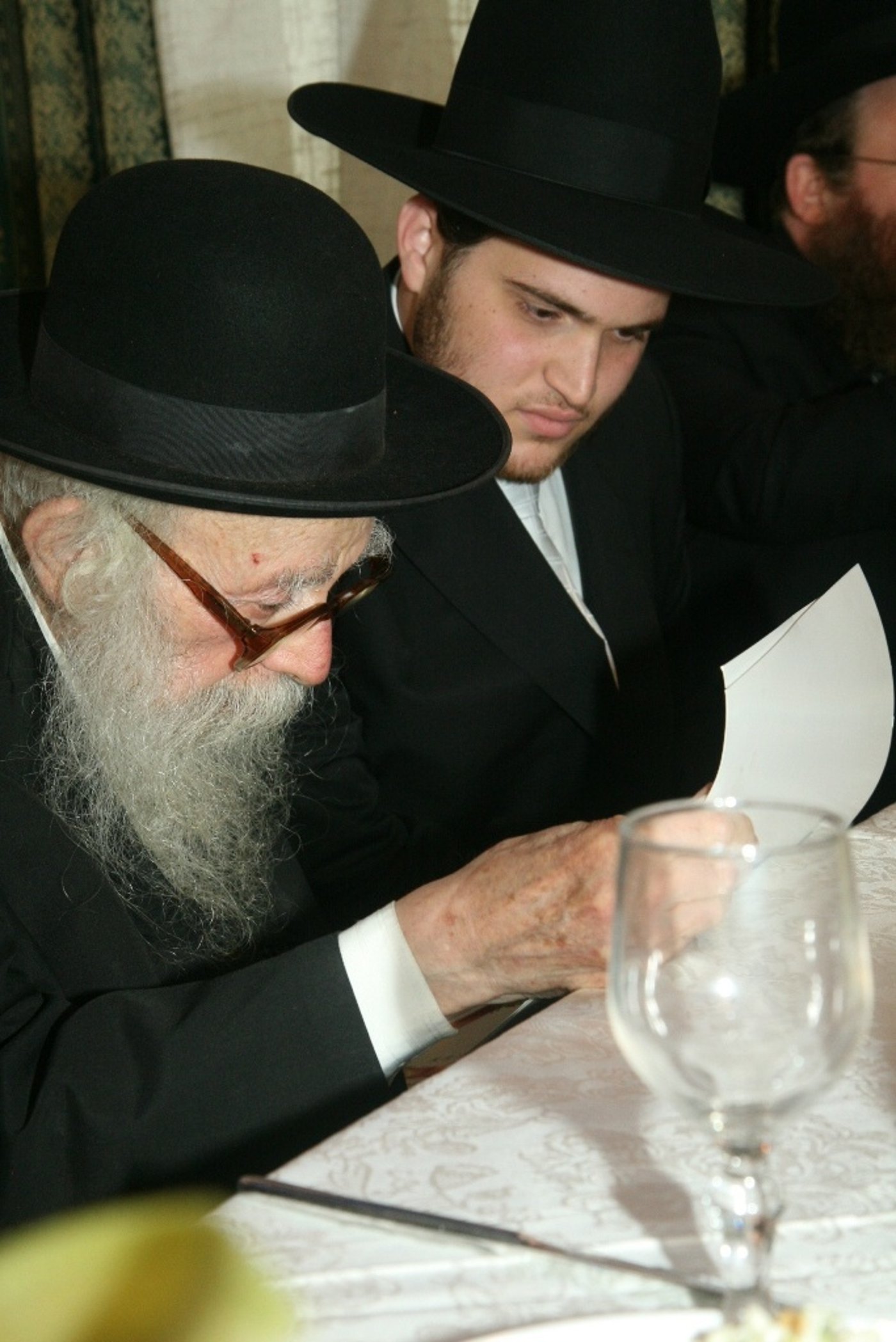 חתונת נכדת רבי ניסים קרליץ: גלריית ענק