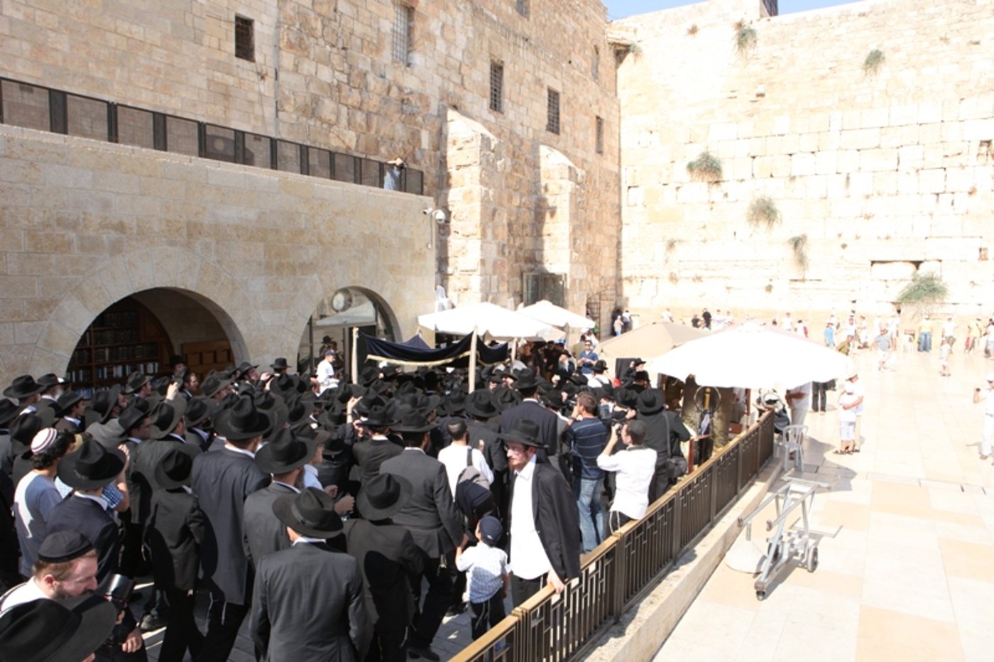 מעל רבבה חגגו בירושלים עם ספר-התורה לילדי ישראל