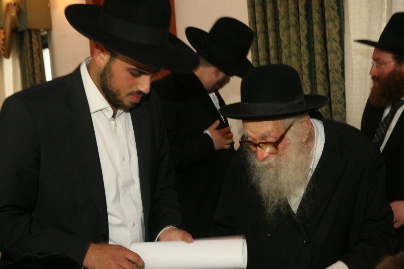 חתונת נכדת רבי ניסים קרליץ: גלריית ענק