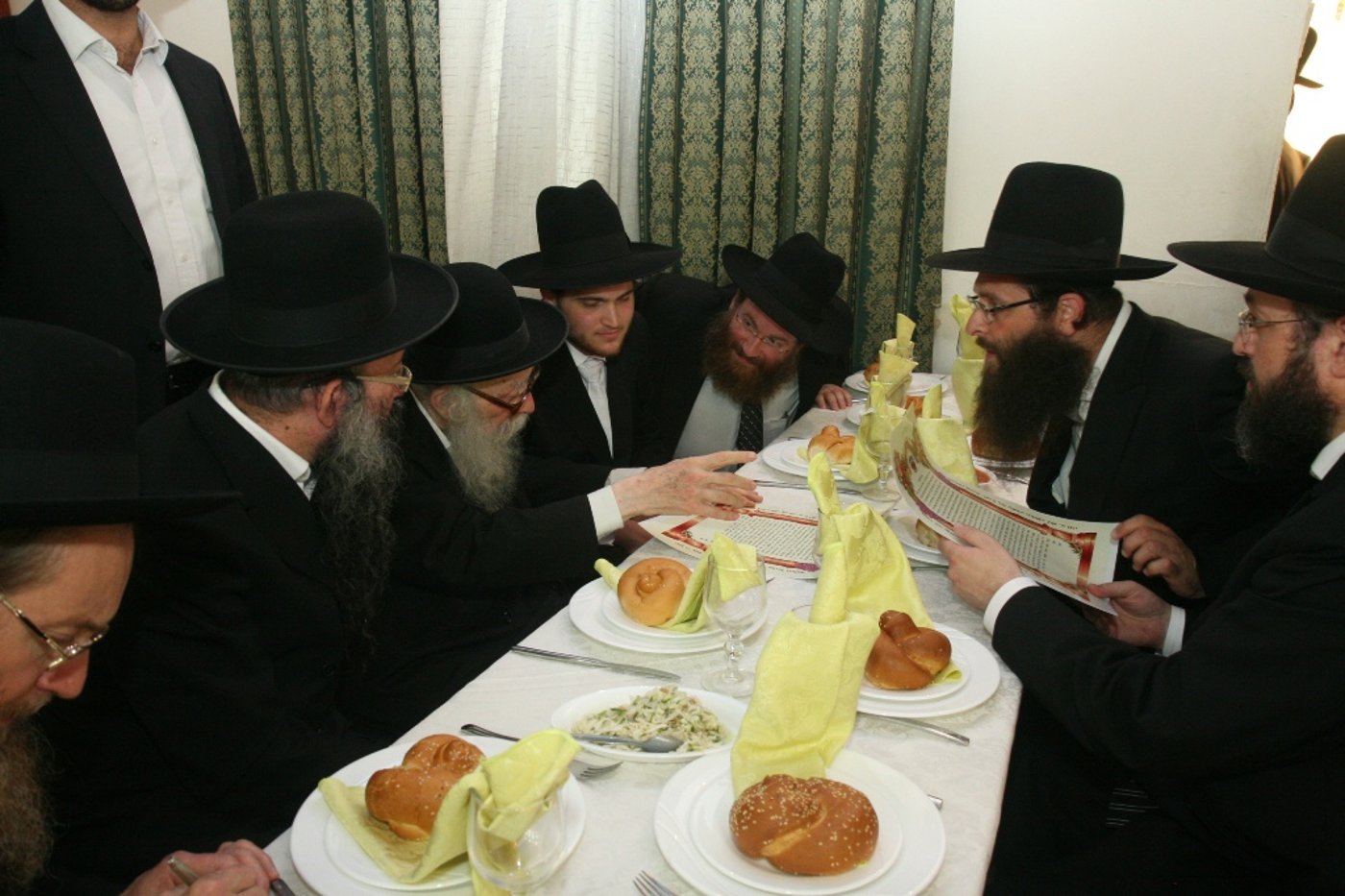 חתונת נכדת רבי ניסים קרליץ: גלריית ענק