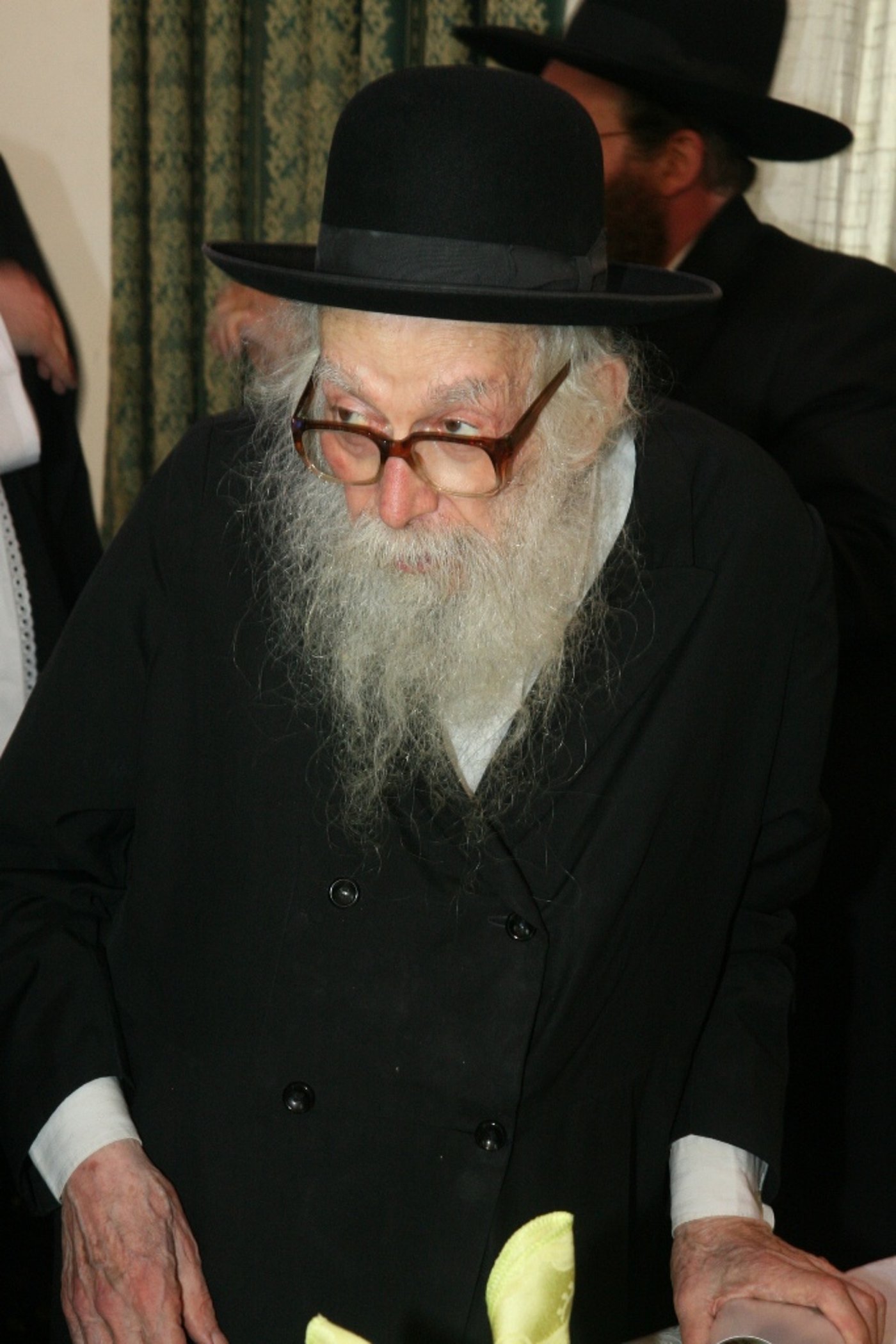 חתונת נכדת רבי ניסים קרליץ: גלריית ענק
