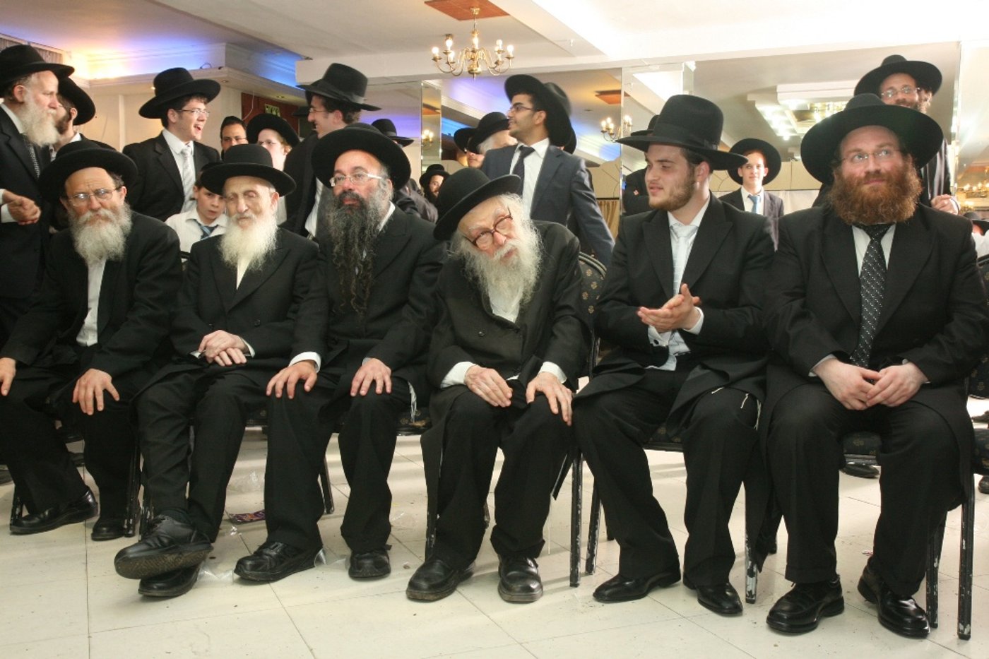 חתונת נכדת רבי ניסים קרליץ: גלריית ענק