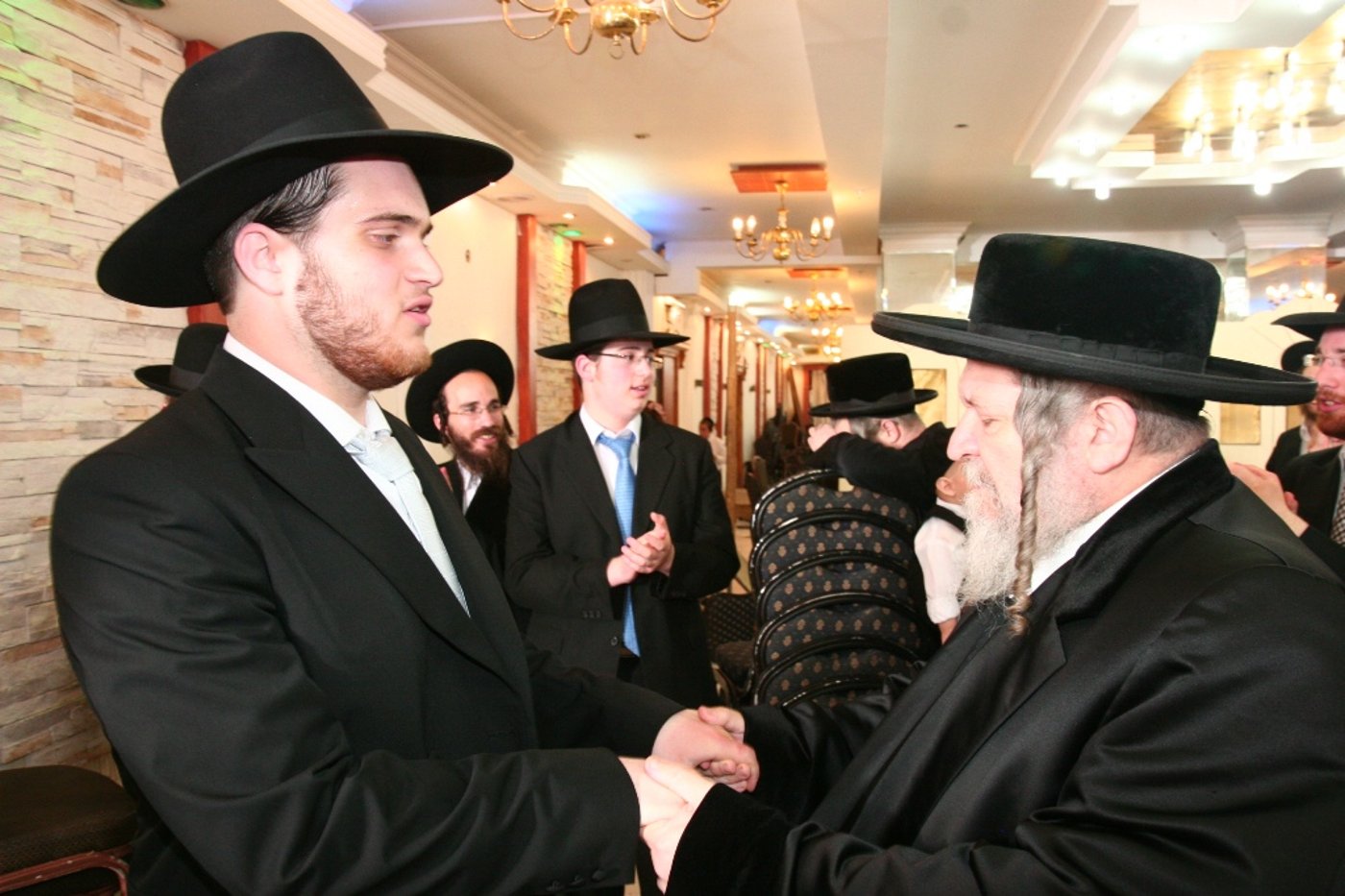 חתונת נכדת רבי ניסים קרליץ: גלריית ענק